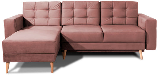 Narożnik Asgard L w kolorze Monolith 63 różowy, układ uniwersalny, widok na całe mebel z pikowanym oparciem i drewnianymi nogami.