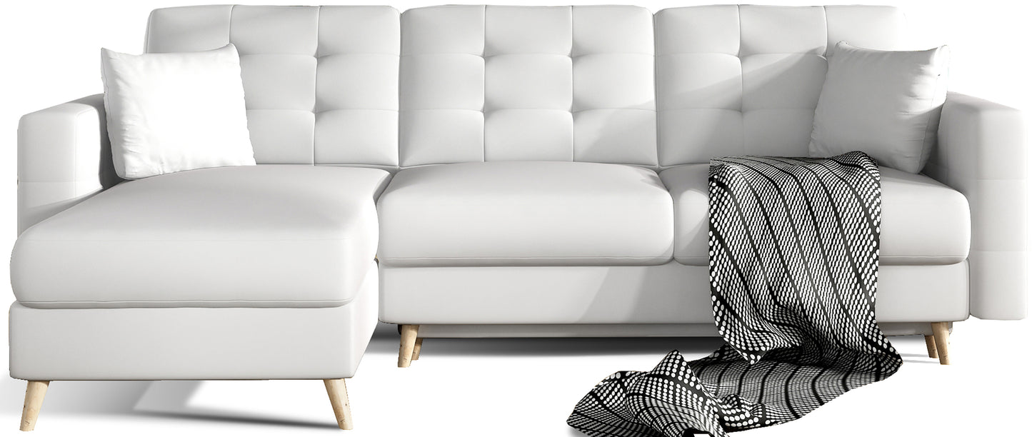 Narożnik Asgard L w kolorze Soft 17 białym – widok na sofę z uniwersalnym układem, dwoma poduszkami i dekoracyjnym kocem, na białym tle produktowym.
