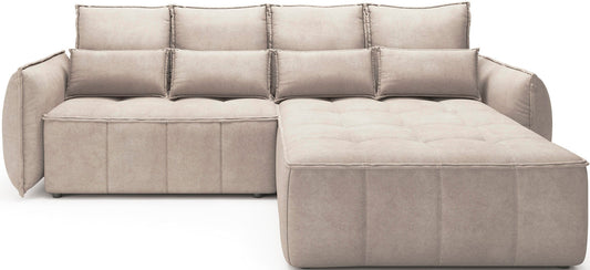 Narożnik Campo Relax 20 beżowy w układzie prawym na białym tle – widok frontalny z pikowanym siedziskiem i zaokrąglonymi podłokietnikami.