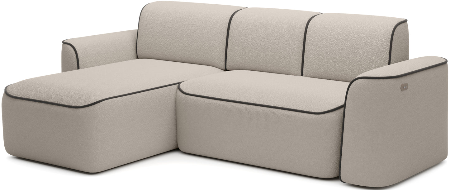 Widok z boku pod kątem 45° na narożnik Ume z szezlongiem po lewej, eksponujący miękką fakturę beżowego bouclé i lamówkę Velvetmat 22.