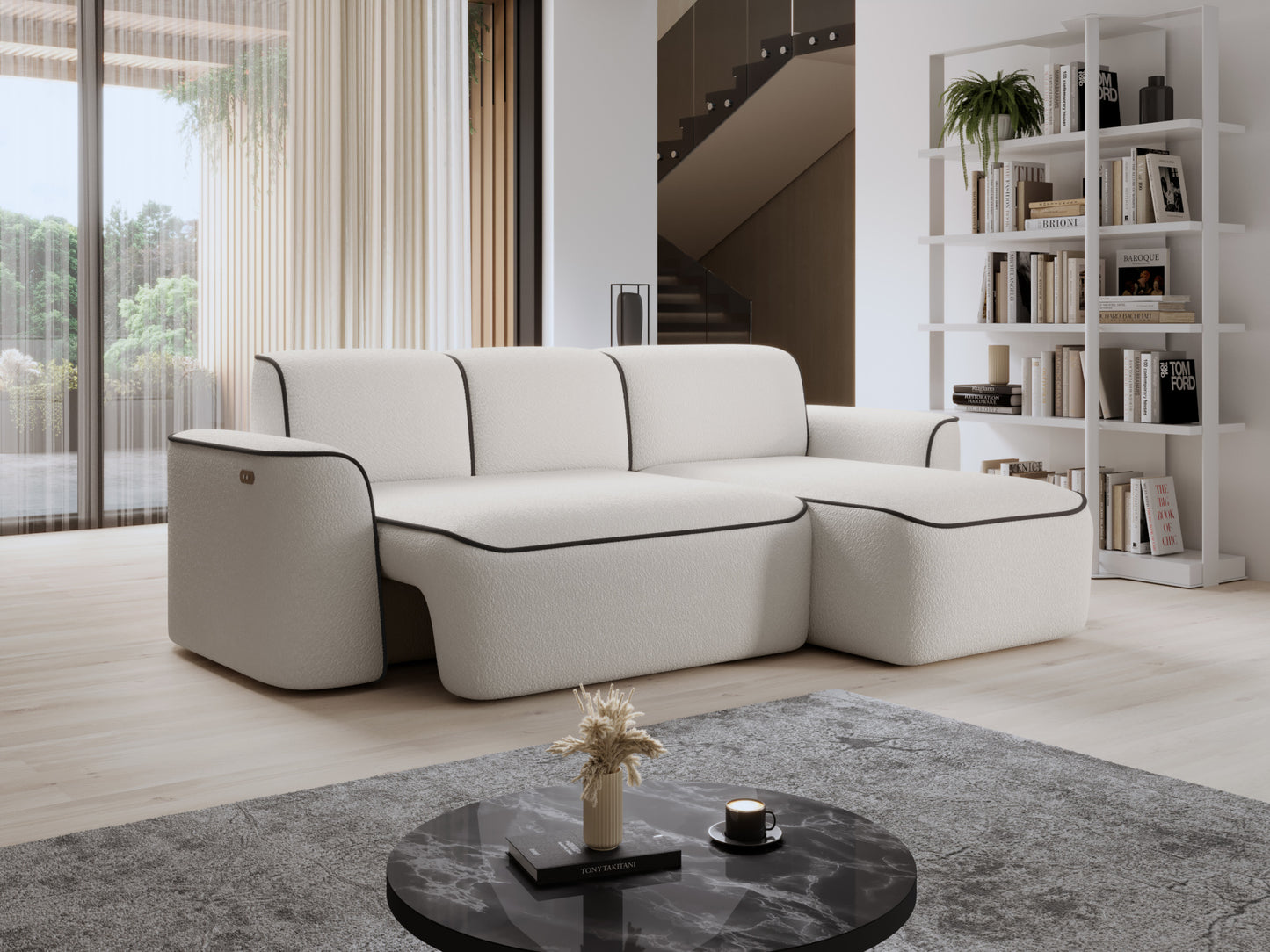 Sofa narożna Ume z prawą otomanką we wnętrzu z regałem na książki i marmurowym stolikiem, biała bouclé z brązową lamówką.