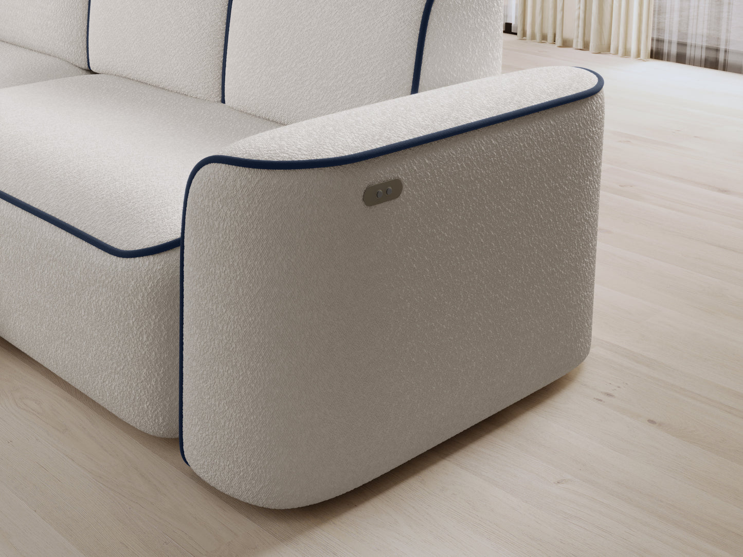 Zbliżenie na lewy podłokietnik sofy Ume we wnętrzu, teksturowana tapicerka Royal 01 i lamówka Velvetmat 40 granatowy z widocznym panelem sterowania.
