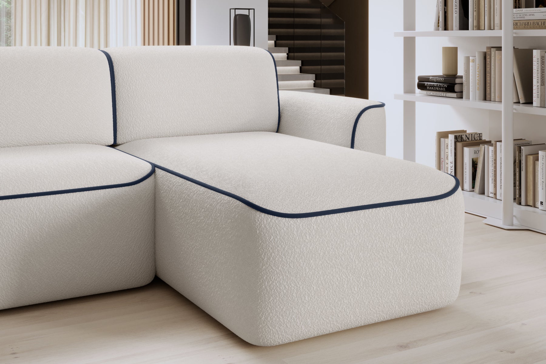 Widełkowe zbliżenie na oparcie i prawy bok sofy Ume we wnętrzu, tapicerka bouclé Royal 01 biały z lamówką Velvetmat 40 granatowy.