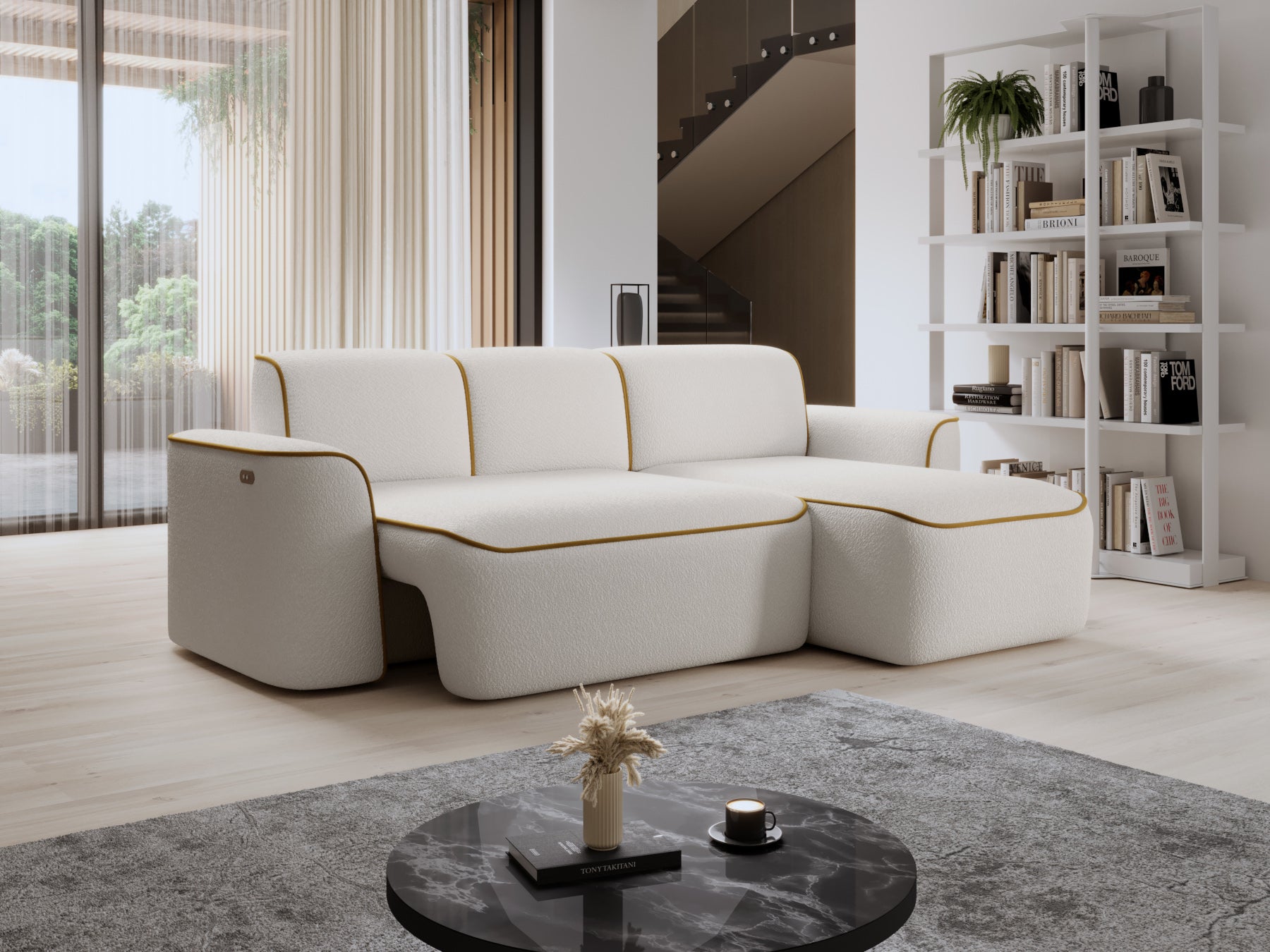 Sofa narożna Ume z prawą otomanką w eleganckim salonie z marmurowym stolikiem, szarą wykładziną, regałem na książki i schodami w tle.