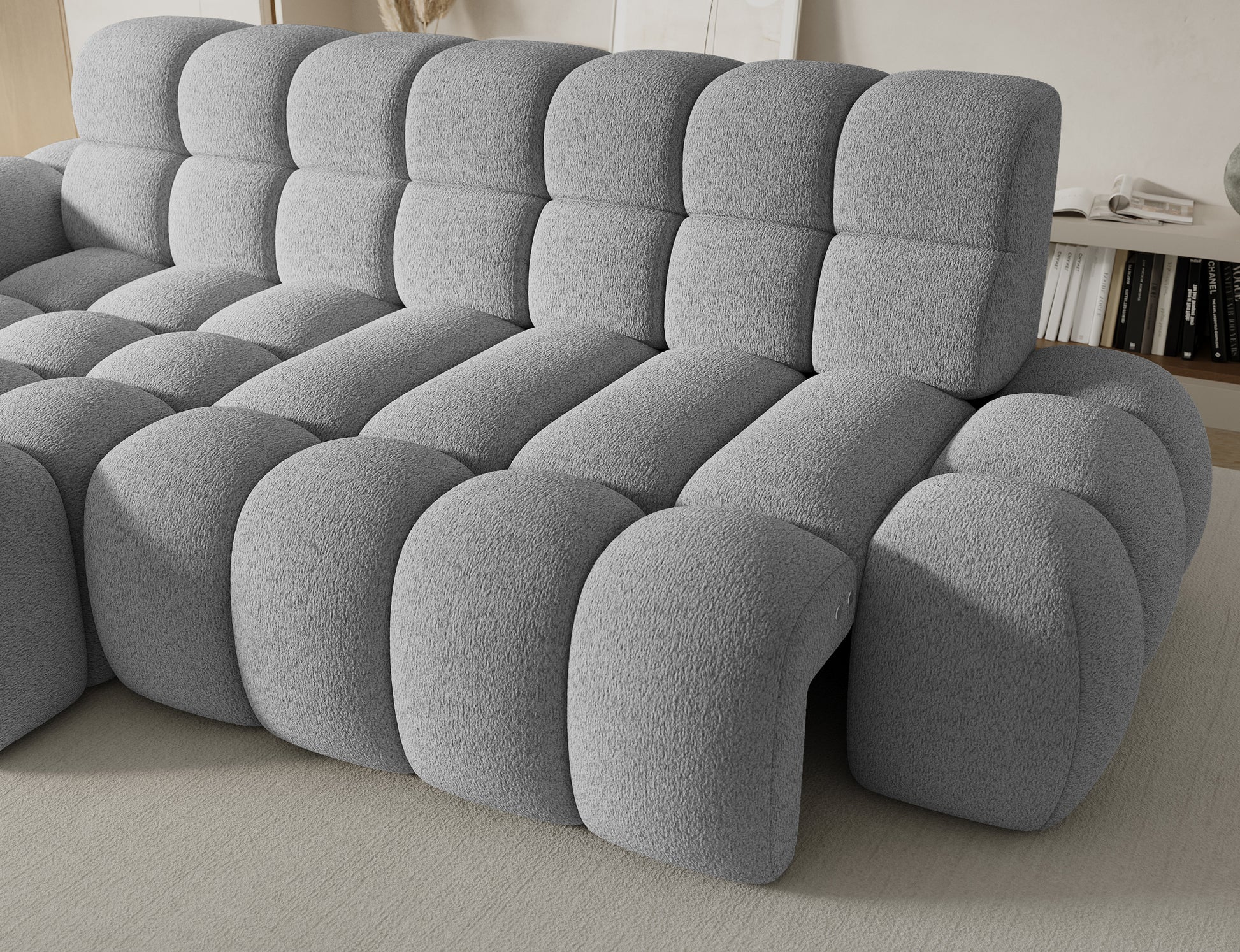 Miękkie siedzisko narożnika Ceedro Royal 04, szara tkanina boucle, modułowy układ, elegancki design i wygoda.
