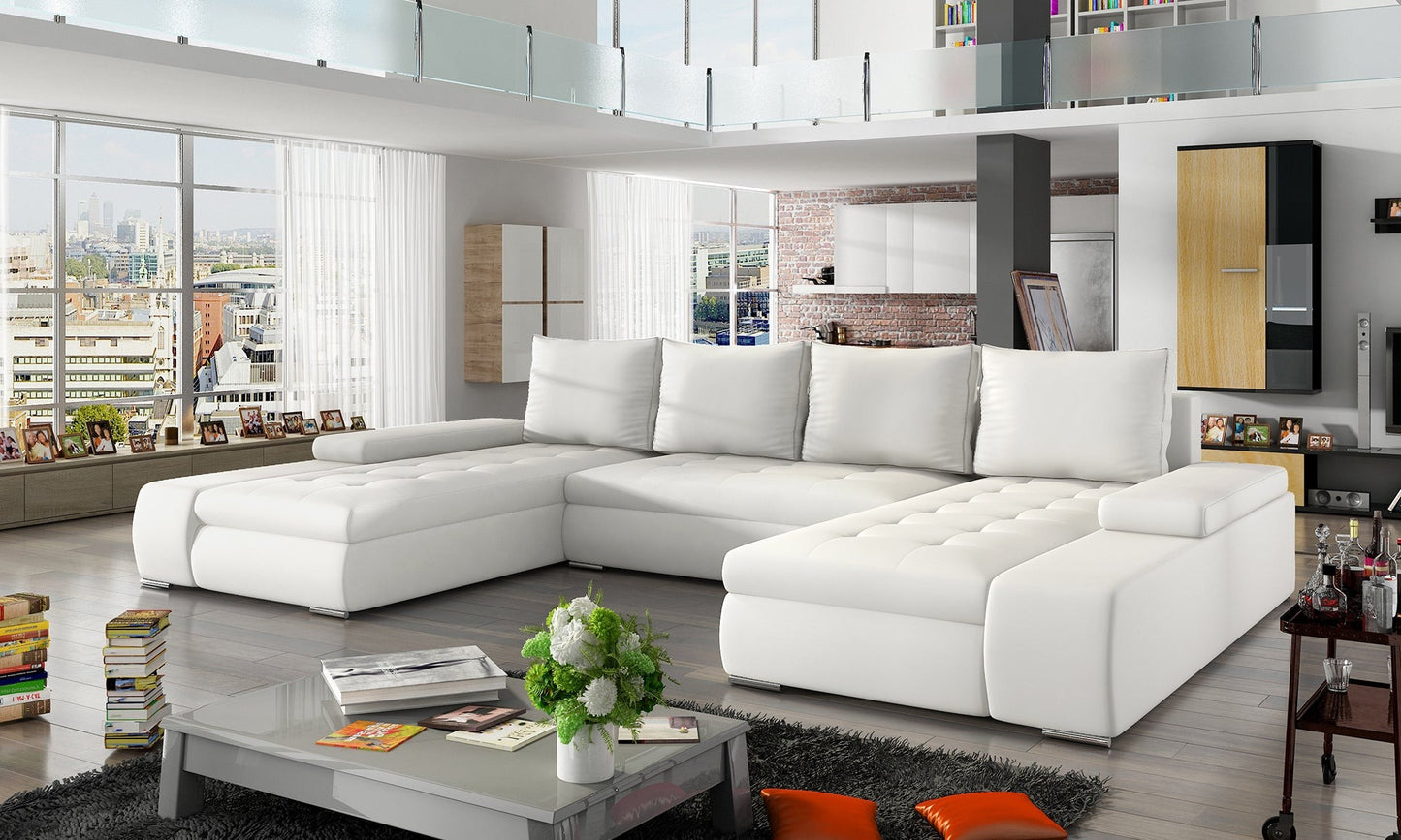Biały narożnik Marino uniwersalny w ekoskórze Soft 17 to elegancka sofa do salonu o dużej powierzchni wypoczynkowej, idealna dla rodzin ceniących jasne, nowoczesne wnętrza i łatwość utrzymania czystości.
