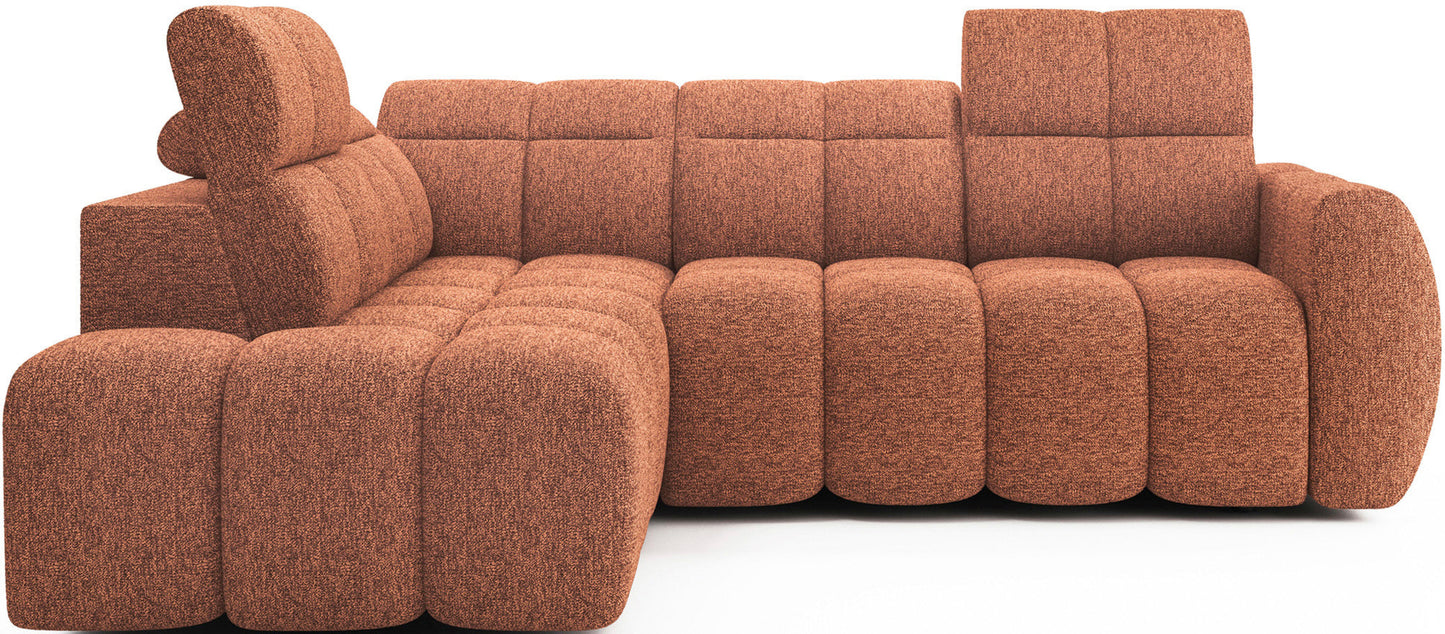 Narożnik Falconn z zaokrąglonymi kształtami i podnoszonym zagłówkiem, widok na całość od frontu na białym tle.