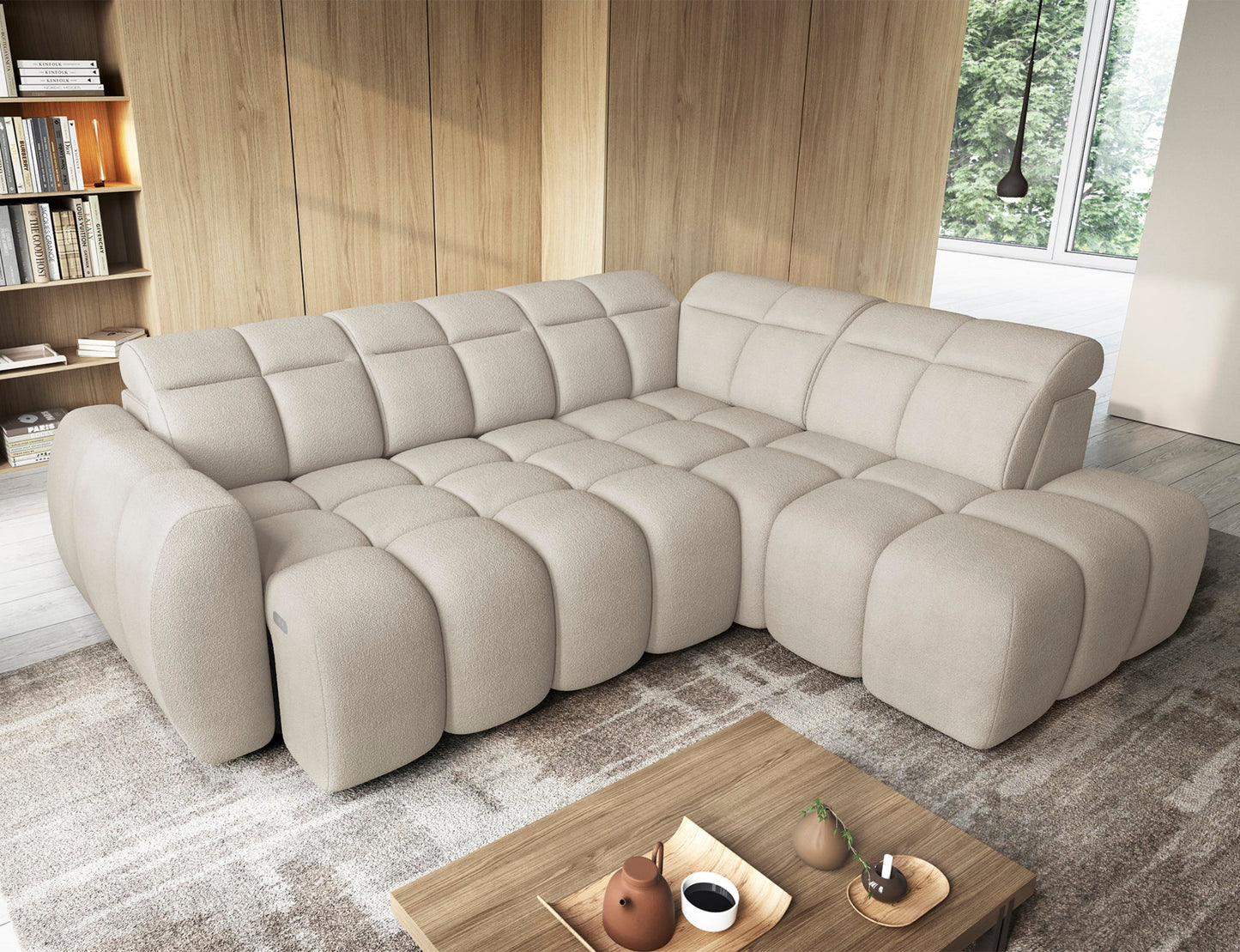 Narożnik Falconn Royal 18 beżowy w salonie, widok z góry, nowoczesne wnętrze, dekoracyjna ściana z półkami i duże okno z zielenią.