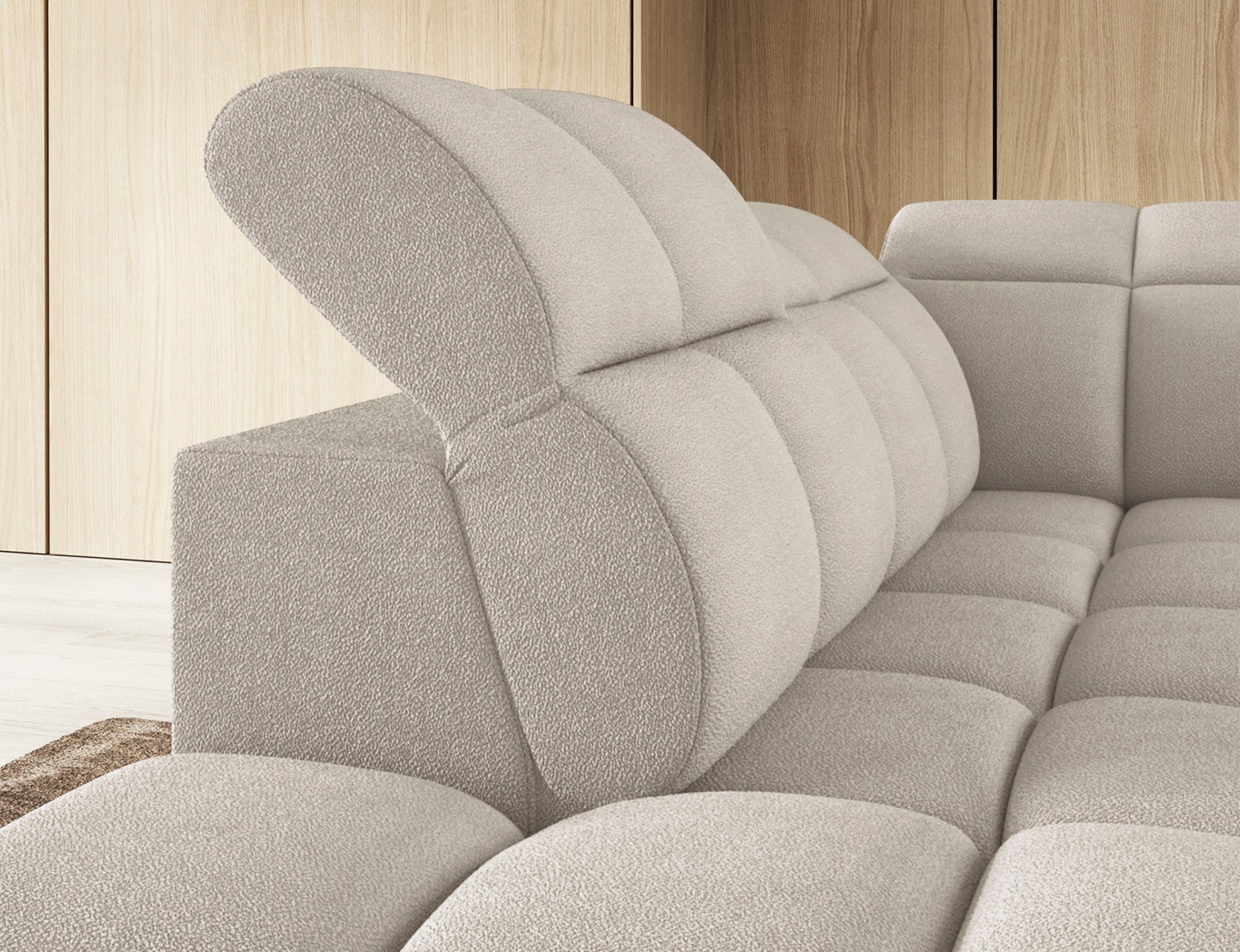 Zbliżenie na zagłówek narożnika Falconn Royal 18 w beżowej tkaninie, z widocznymi przeszyciami i miękkim wykończeniem.