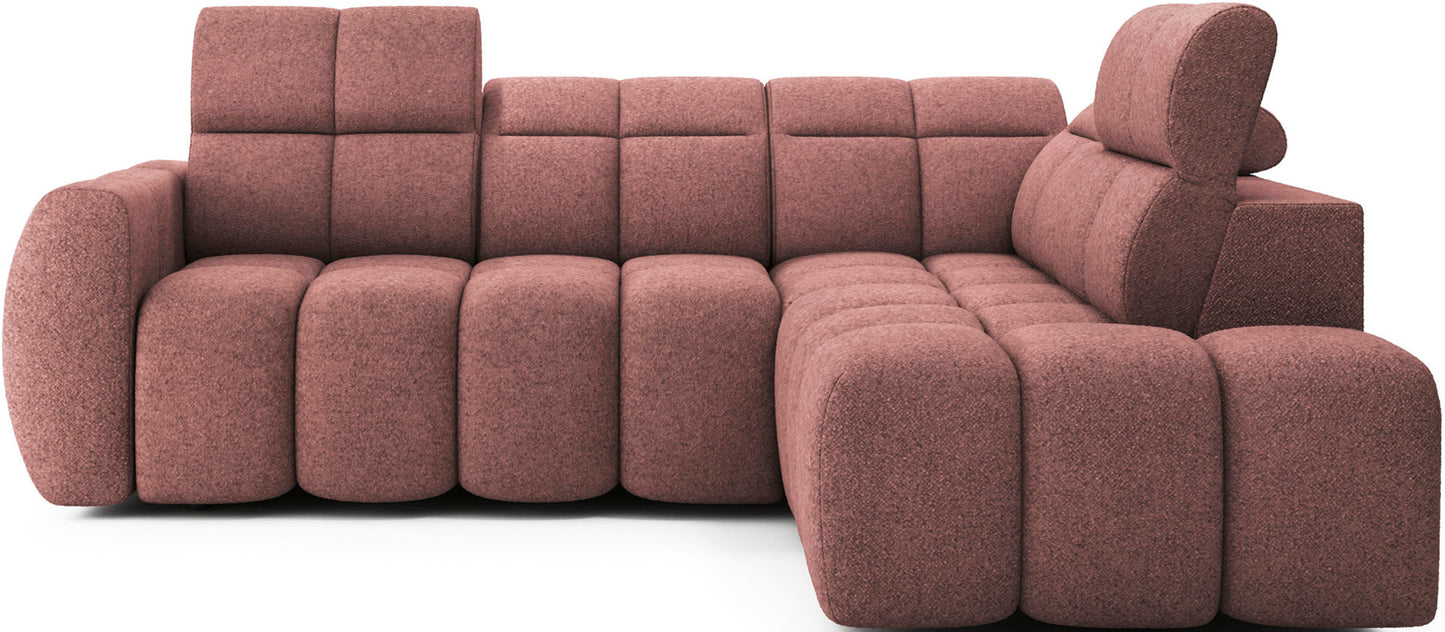 Narożnik Falconn w tkaninie Paolli 24 w kolorze różowym, widok z przodu, z charakterystycznymi przeszyciami i zagłówkami.