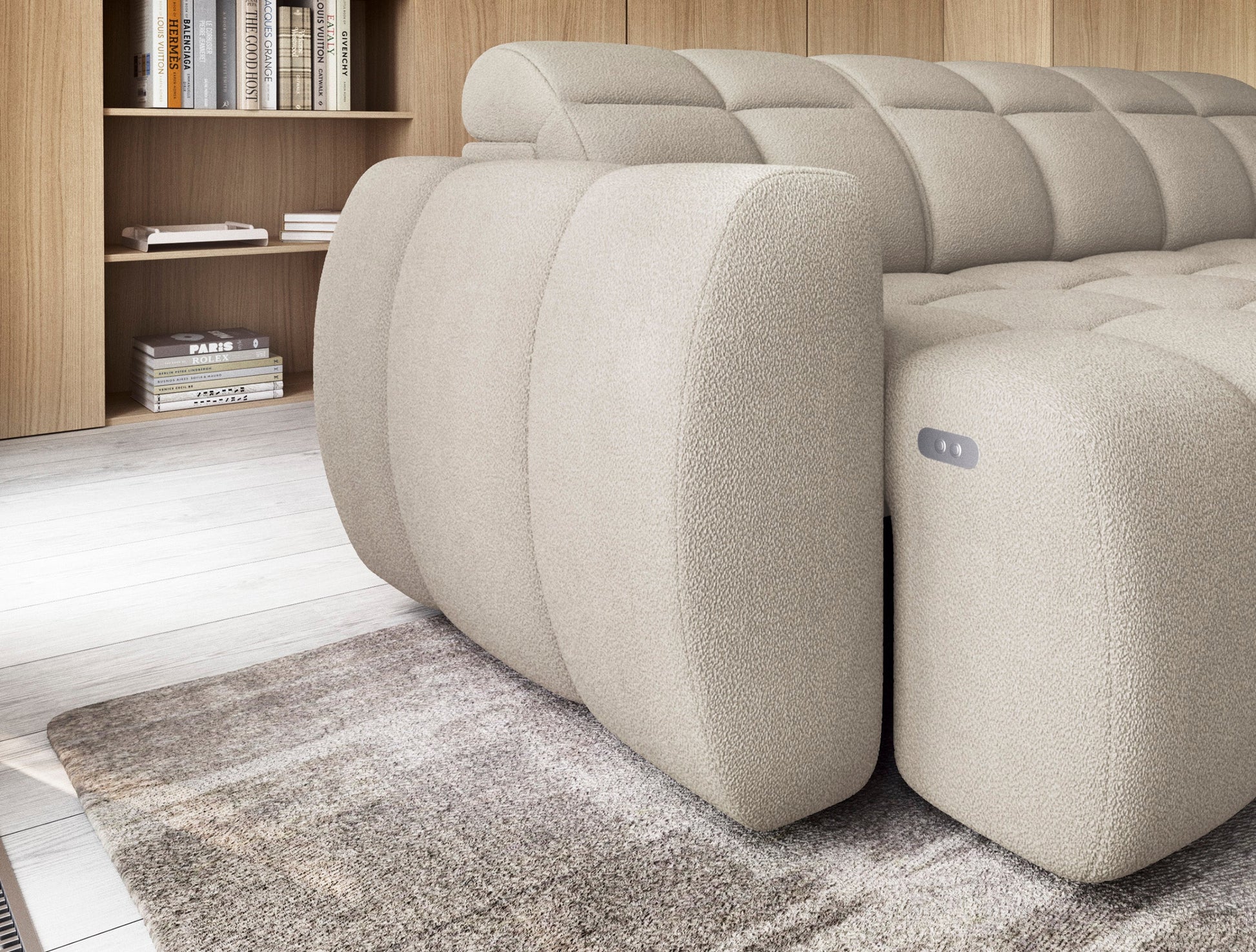 Zbliżenie na boczek narożnika Falconn Royal-18 w jasnej tkaninie, z widocznym przyciskiem regulacji elektrycznej siedziska.