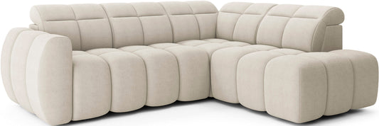 Narożnik Falconn Royal 18 w kremowej tkaninie, o obłych, modułowych siedziskach i regulowanych zagłówkach, widok skośny na całość bryły.