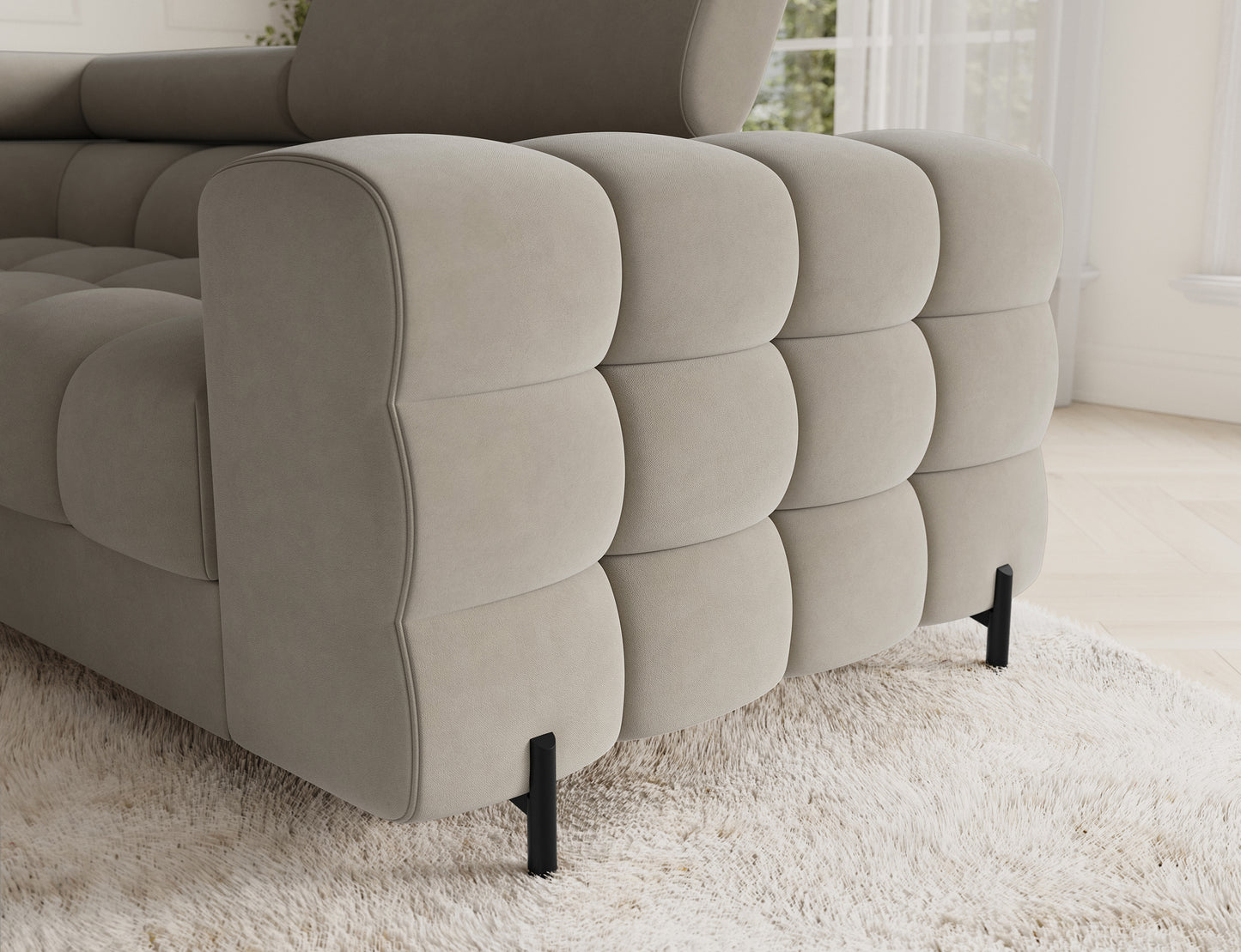 Narożnik Fectory lewy Aura 18 kremowy – detal podłokietnika z głębokim pikowaniem, miękkie kształty, smukłe czarne nogi