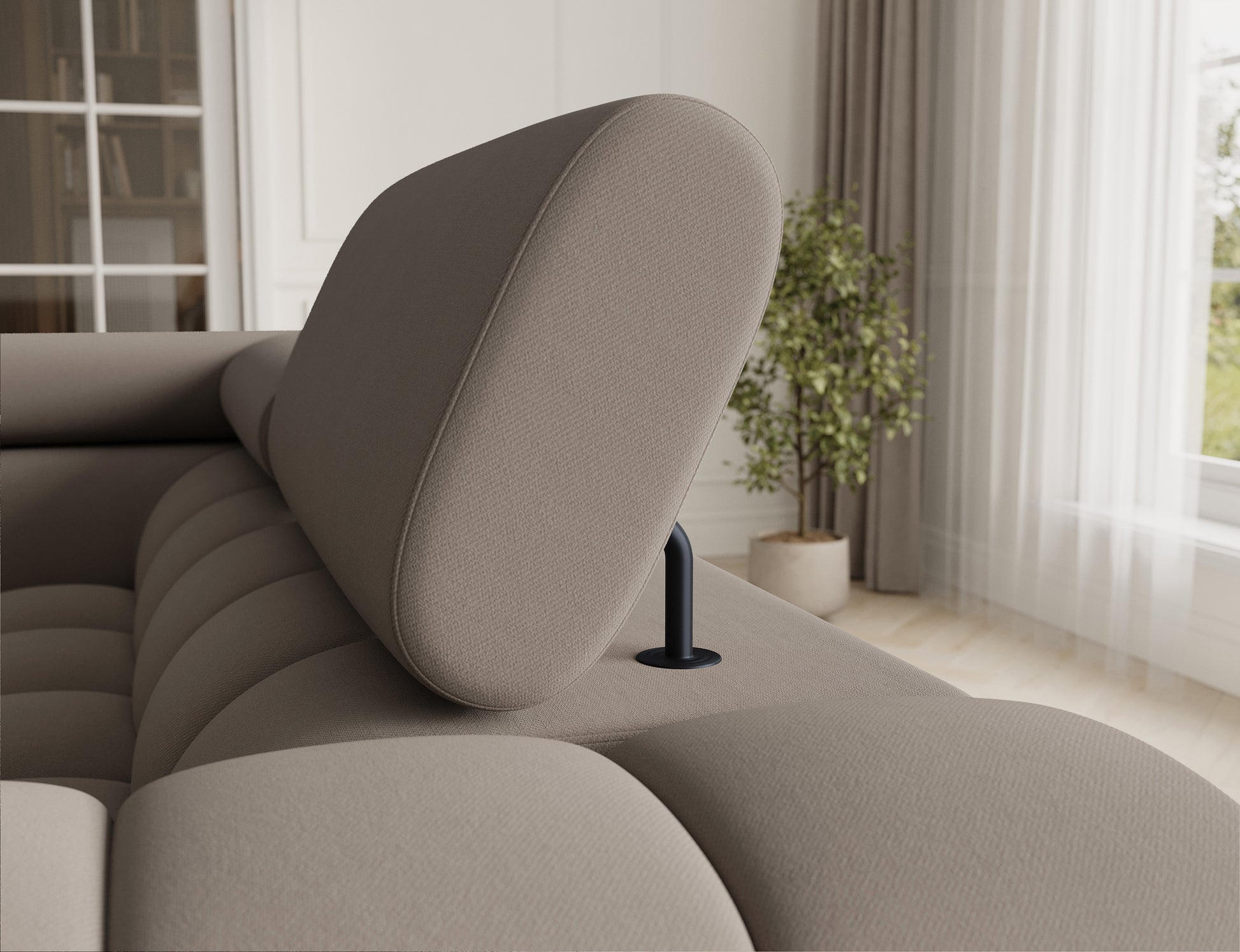 Wygodne oparcie w beżowej tkaninie, które zwiększa komfort użytkowania narożnika. Idealne do odpoczynku i relaksu.