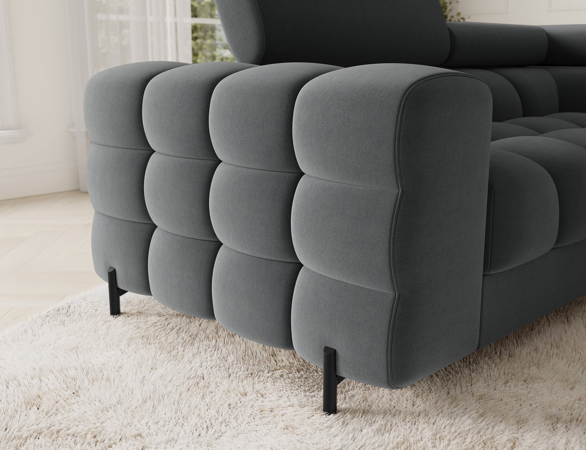 Detal narożnika Fectory z szarej tkaniny Sola 06, z wyraźnie widocznymi pikowaniami i stabilnymi metalowymi nogami, które dodają elegancji.