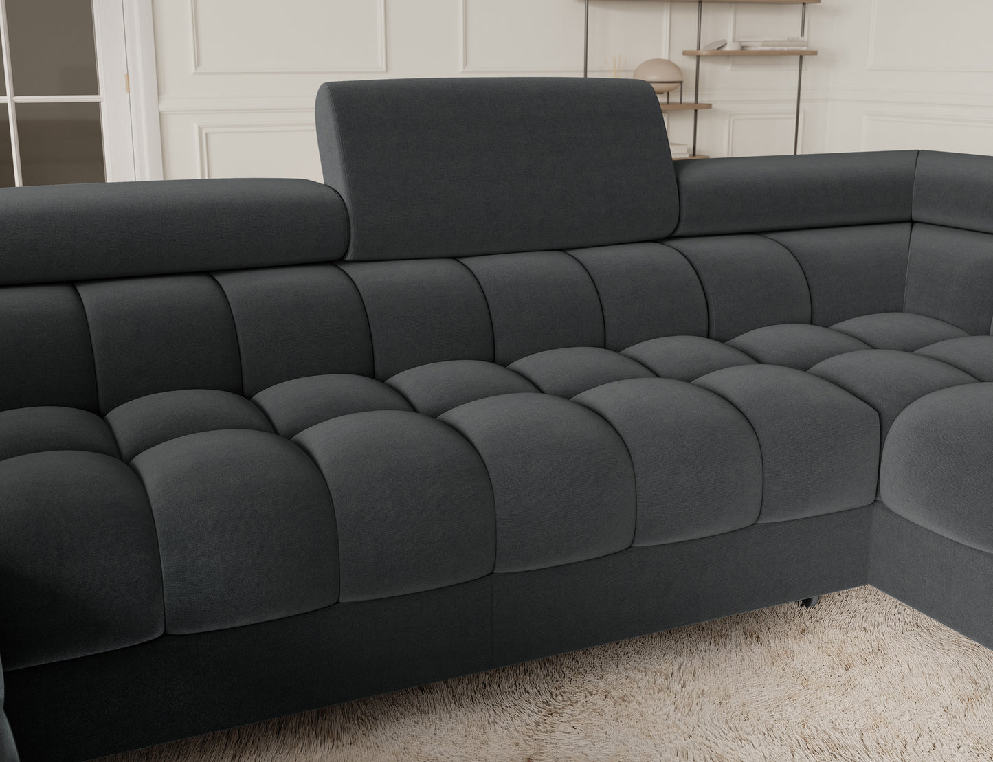 Detal narożnika Fectory z tkaniny Sola 06 w odcieniu szarości, przedstawiający delikatne pikowanie i stabilną podstawę z metalowymi nogami.