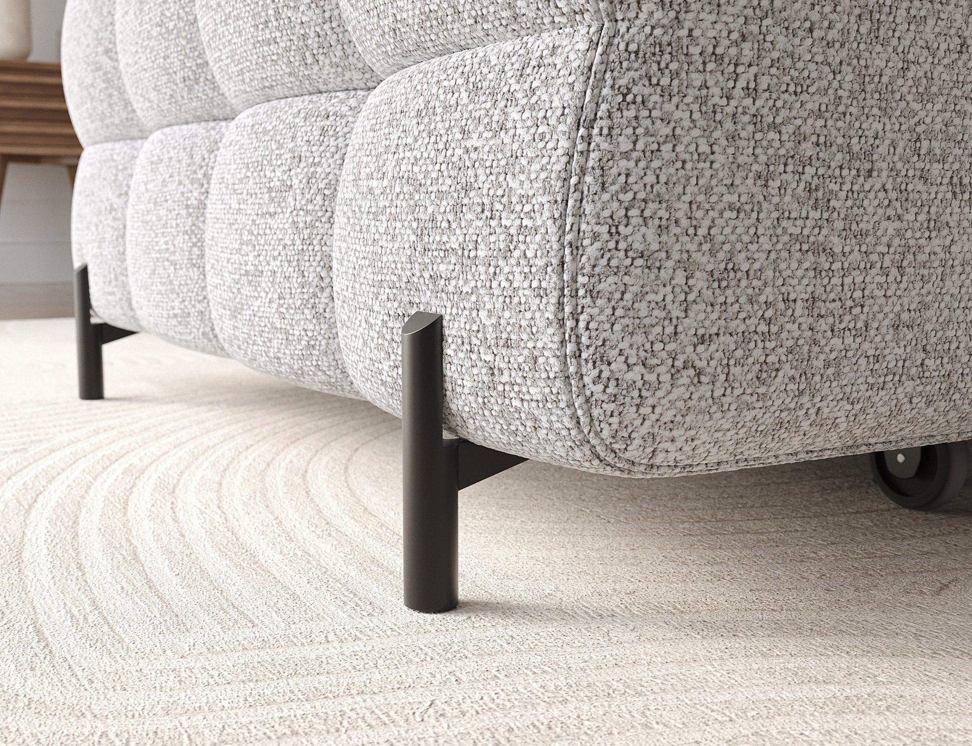 Wysoka metalowa noga narożnika Felro w tkaninie Pellerito 03 w jasnoszarej barwie, nowoczesny design łączący elegancję z stabilnością, idealna do stylowych wnętrz.