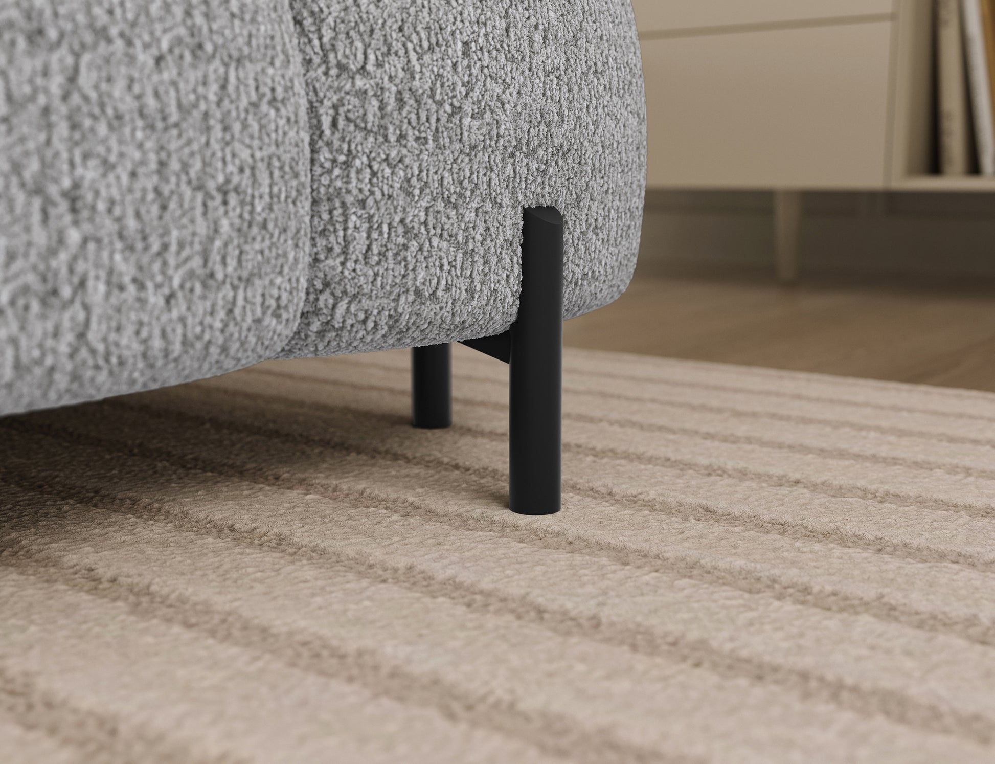 Metalowa noga narożnika Feraria lewy w tkaninie Royal 03 jasnoszary – stabilna podstawa w minimalistycznym i eleganckim stylu.