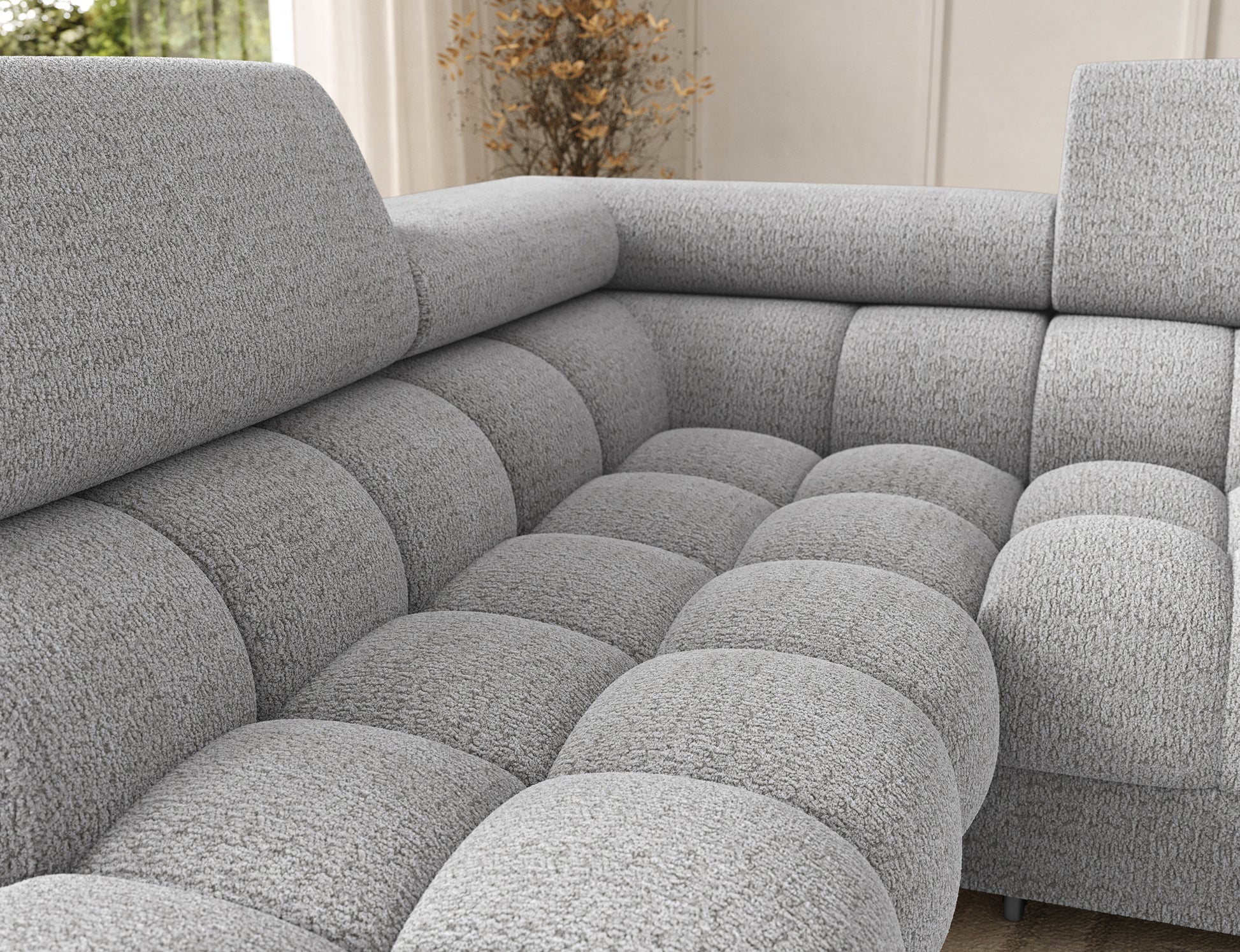 Siedzisko narożnika Feraria lewy w tkaninie Royal 03 jasnoszary – głębokie, miękkie pikowania podkreślające komfort i nowoczesny design.