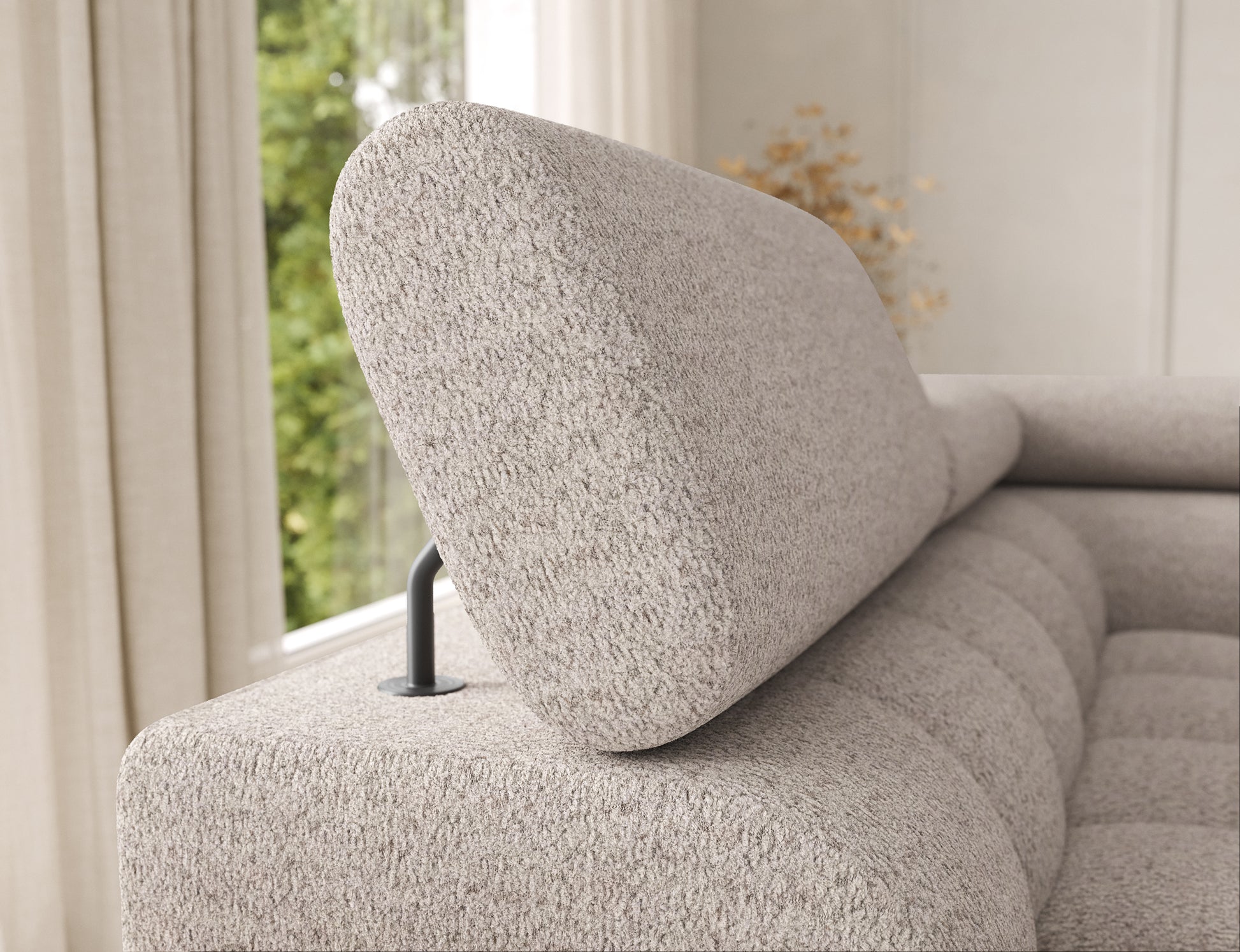 Zbliżenie na regulowany zagłówek narożnika Feraria prawy w tkaninie Royal 18 jasnobeżowy – wygoda i nowoczesne wykończenie.