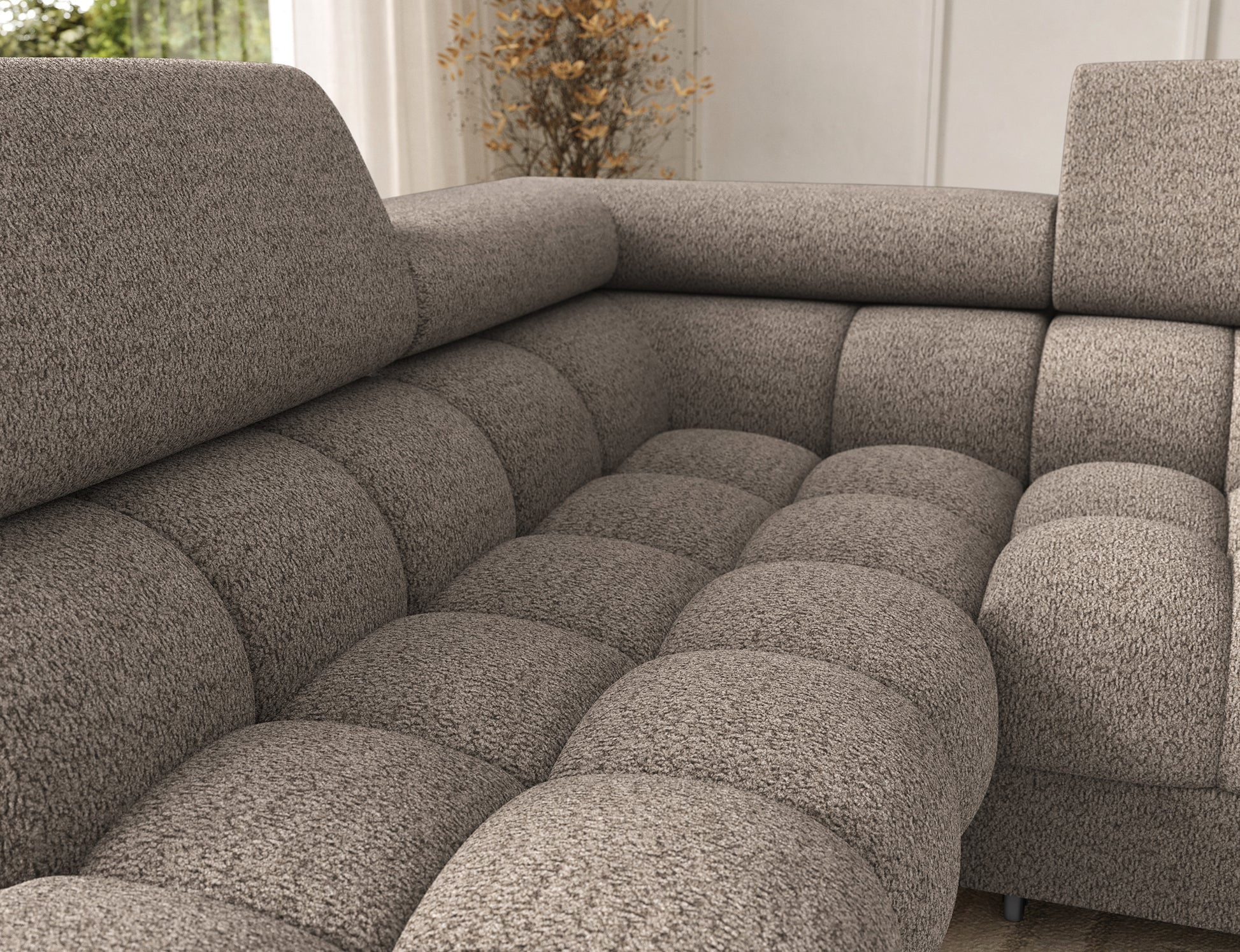 Siedzisko narożnika Feraria lewy w tkaninie Royal 20 beżowy – głębokie, miękkie pikowania podkreślające styl glamour i wygodę.