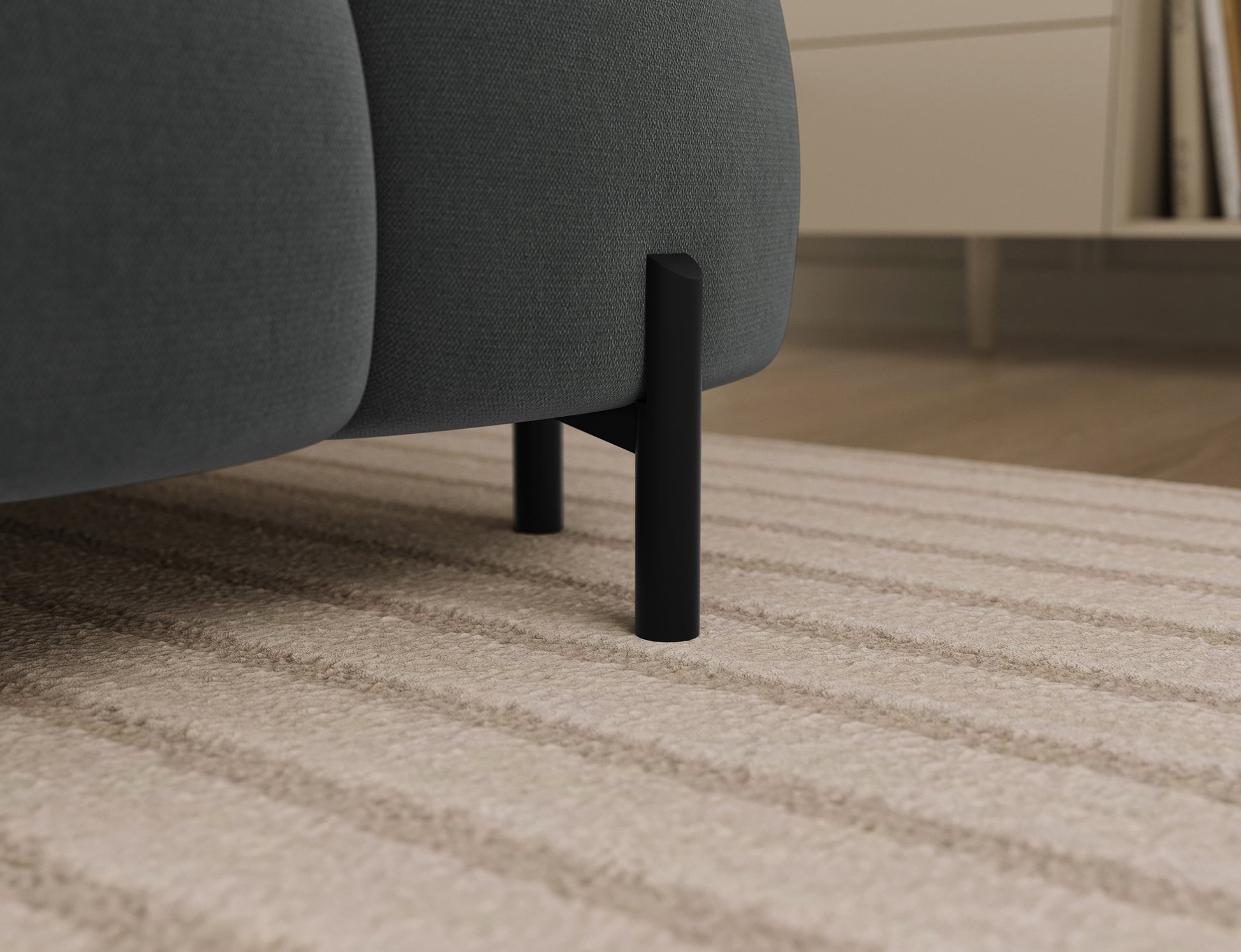 Regulowany zagłówek narożnika Feraria lewy. Wykonany w szarej tkaninie Sola 06, zapewnia indywidualne dopasowanie komfortu.