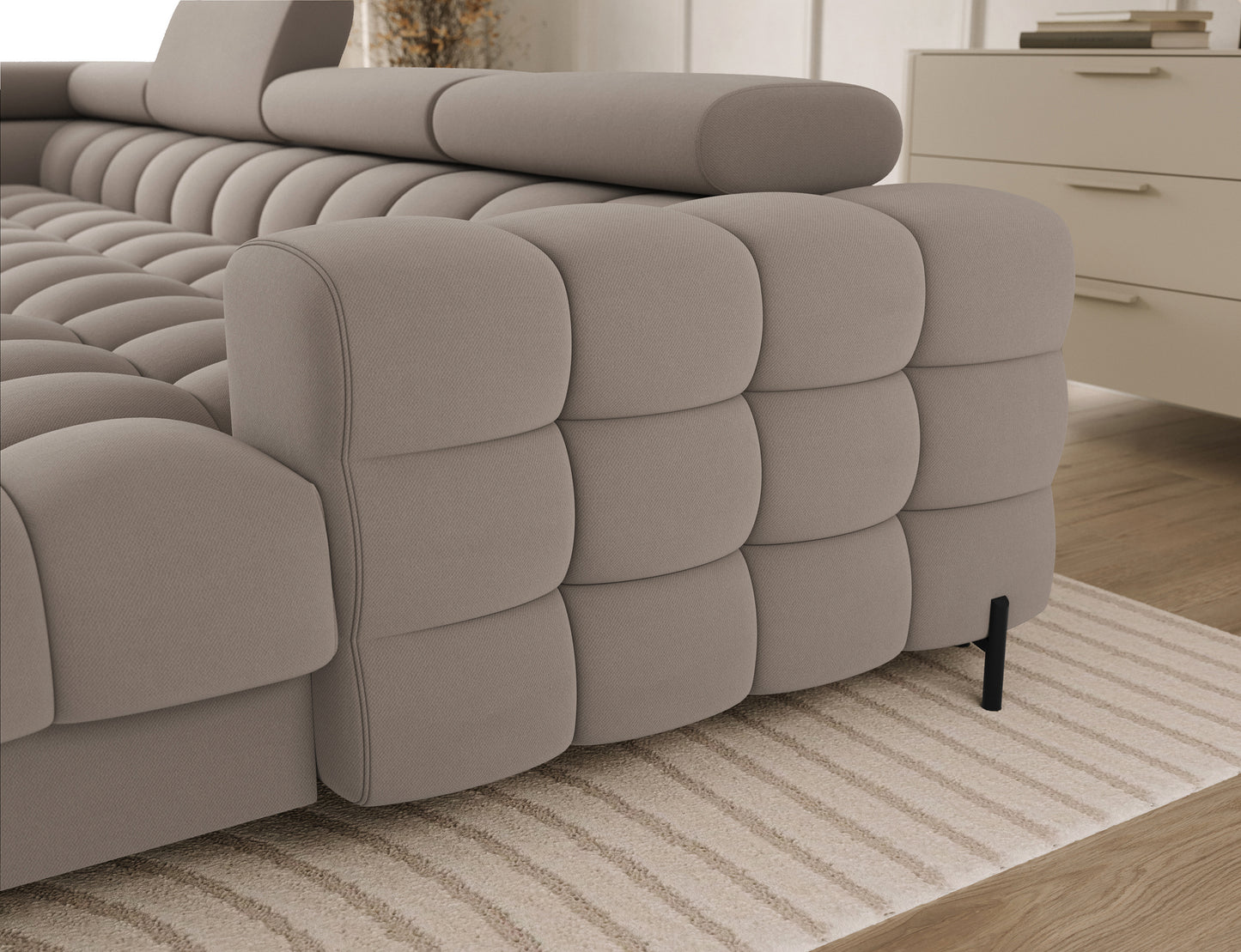 Detal wykończenia narożnika Feraria lewy beżowy Sola 18 – staranne pikowanie i solidne wykonanie w każdym szczególe