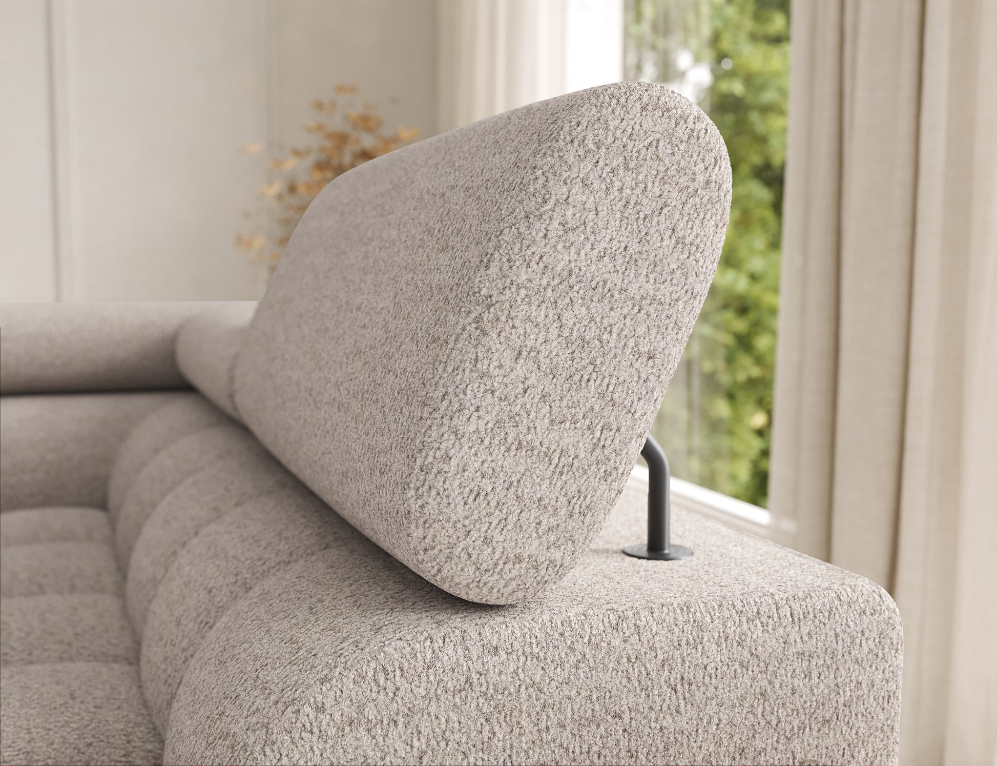 Zbliżenie na regulowany zagłówek narożnika Feraria w tkaninie Royal 18 jasnobeżowy – wygoda i funkcjonalność w nowoczesnym salonie.