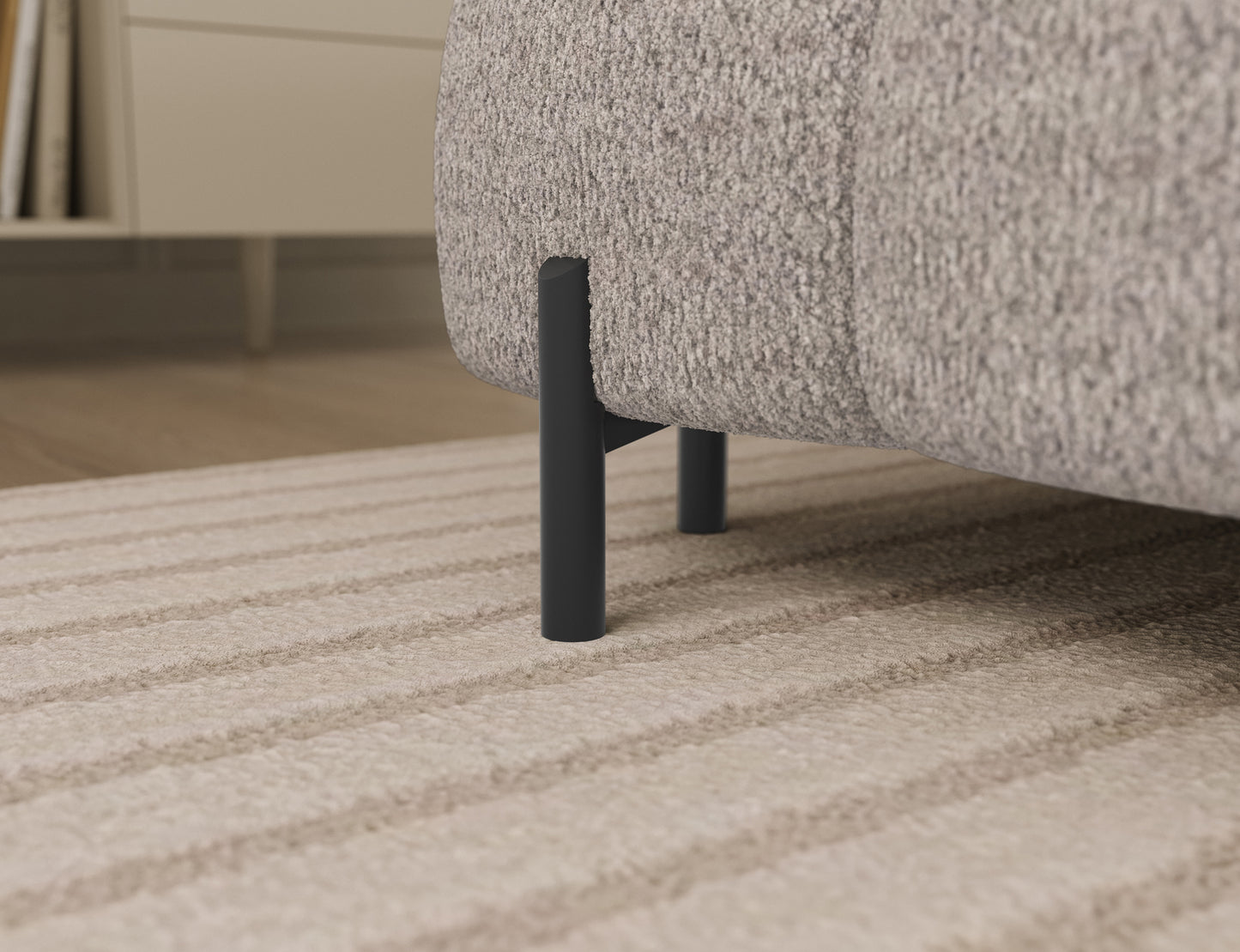 Detal czarnej metalowej nogi narożnika Feraria w tkaninie Royal 18 jasnobeżowy – stabilna konstrukcja i nowoczesny charakter mebla.