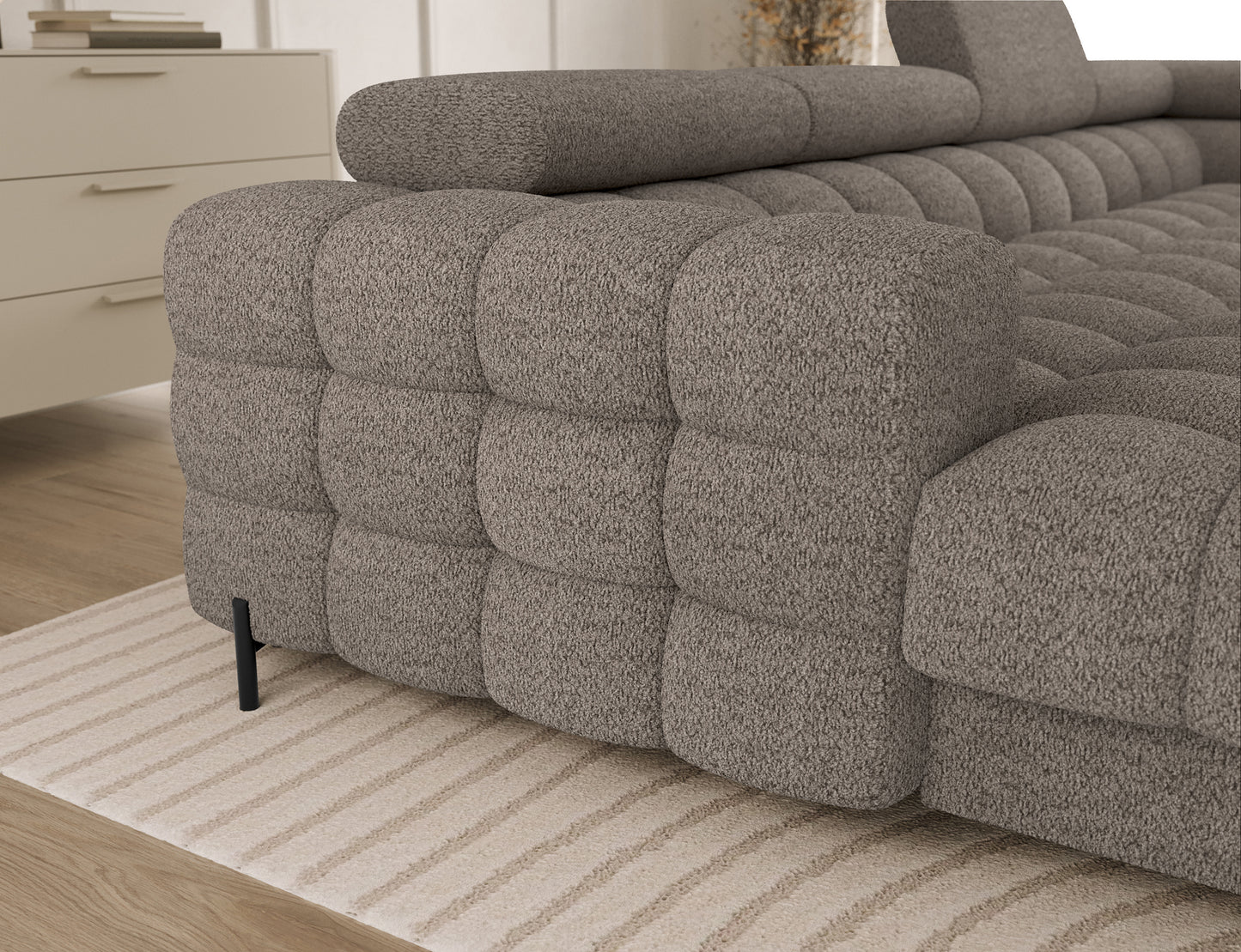 Detal narożnika Feraria U-Form prawy w tkaninie Royal 20 beżowy – eleganckie pikowania i czarne metalowe nogi w loftowym stylu.