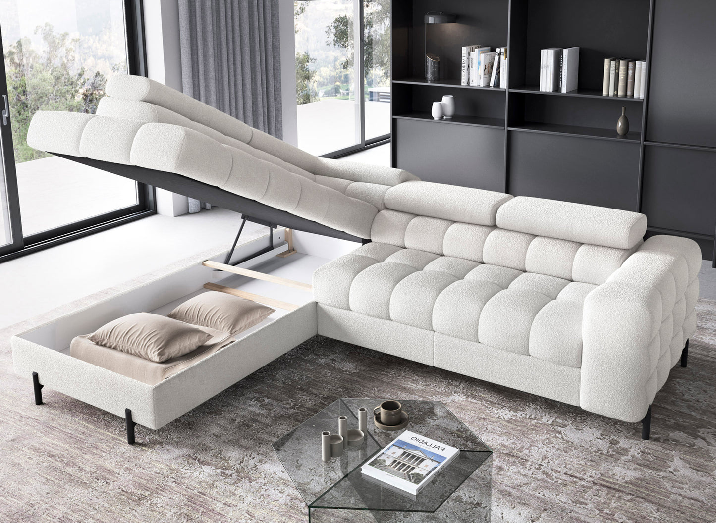 Narożnik Ferucce w białej tkaninie Royal 01 z otwartym pojemnikiem na pościel – mechanizm podnoszenia części siedziska ułatwiający przechowywanie.