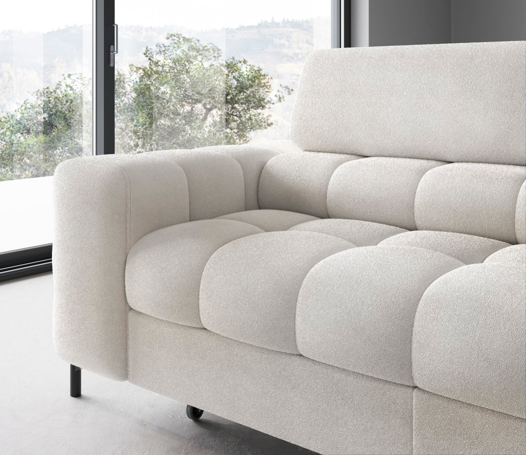 Lewy bok narożnika Ferucce z tkaniny Amore 01 w kolorze białym, z miękkim podłokietnikiem i pikowanym siedziskiem.