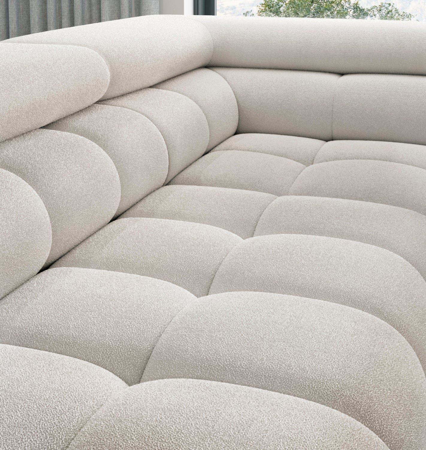 Zbliżenie na siedzisko narożnika Ferucce w tkaninie Amore 01, z wyraźnie pikowaną powierzchnią i zaokrąglonymi przeszyciami.