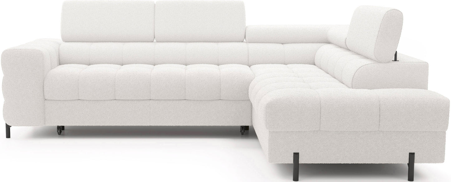 Narożnik Ferucce w kolorze Royal 01 biały, widok na pełen układ prawy z podniesionym zagłówkiem na krótszym boku, sfotografowany na białym tle.