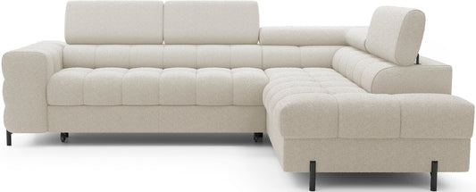Sofa ustawiona na białym tle, prezentująca nowoczesny design z wysokimi zagłówkami i pionowymi przeszyciami.