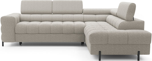 Narożnik Ferucce w tkaninie Royal 20 beżowy, układ prawy, widok frontalny na jasnym tle – podkreślenie nowoczesnego kształtu i pikowanego siedziska.