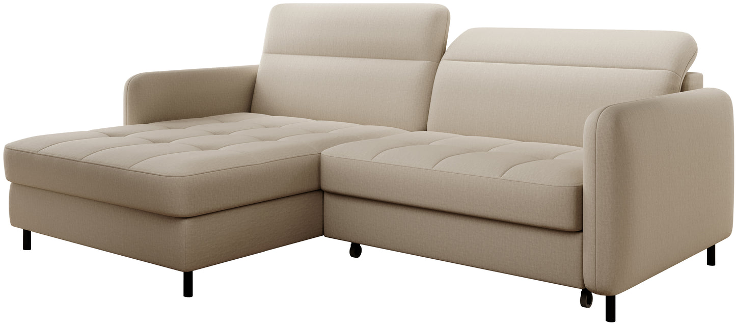 Narożnik Gomsi Manhattan 18 jasnobeżowy, perspektywa 3/4 – widok na siedzisko i zaokrąglone podłokietniki na białym tle, eksponujący kształt i fakturę materiału.