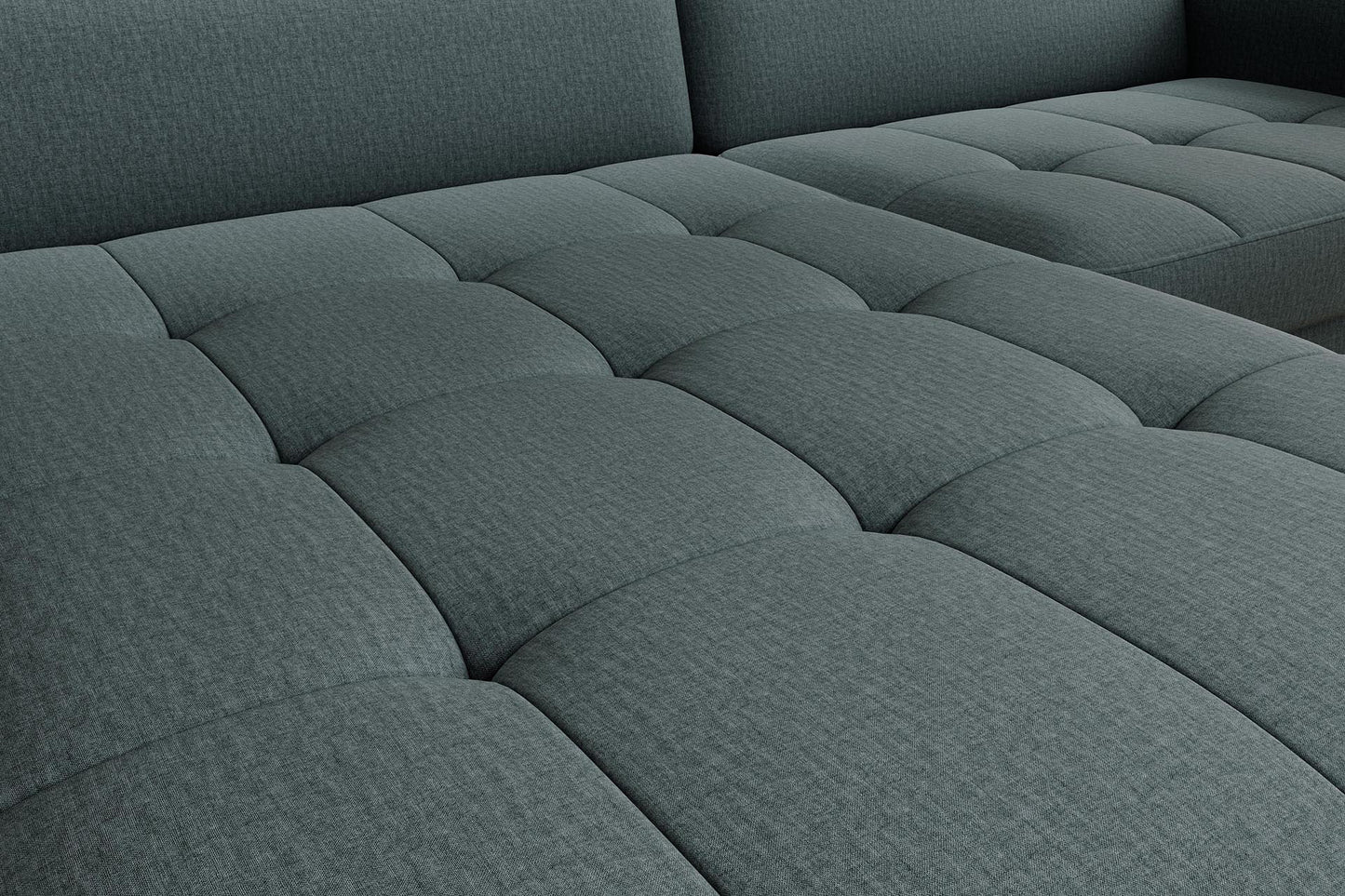 Zbliżenie na pikowane siedzisko narożnika Gomsi Manhattan 38 zielony, układ lewy – detal przeszyć i struktury tkaniny na szezlongu.