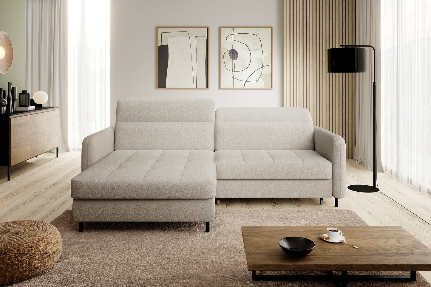 Narożnik Gomsi Royal 18 beżowy w jasnym, nowoczesnym salonie przy dużym oknie i komodzie, układ lewy.