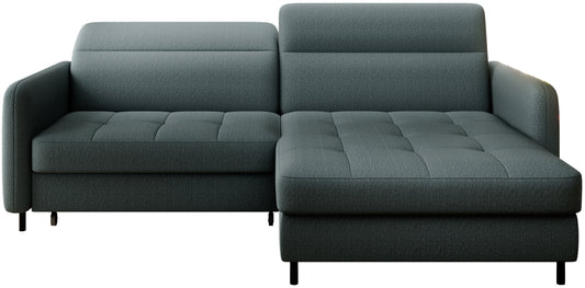 Narożnik Gomsi Manhattan 38 zielony na białym tle, układ prawy, widok frontalny ze szezlongiem po prawej stronie.