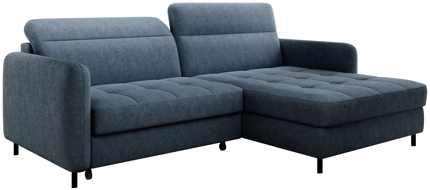 Ujęcie studyjne pod kątem trzech czwartych, eksponujące prawostronny narożnik Gomsi w tkaninie Raquel 40, z profilowanymi oparciami i smukłymi czarnymi nogami.