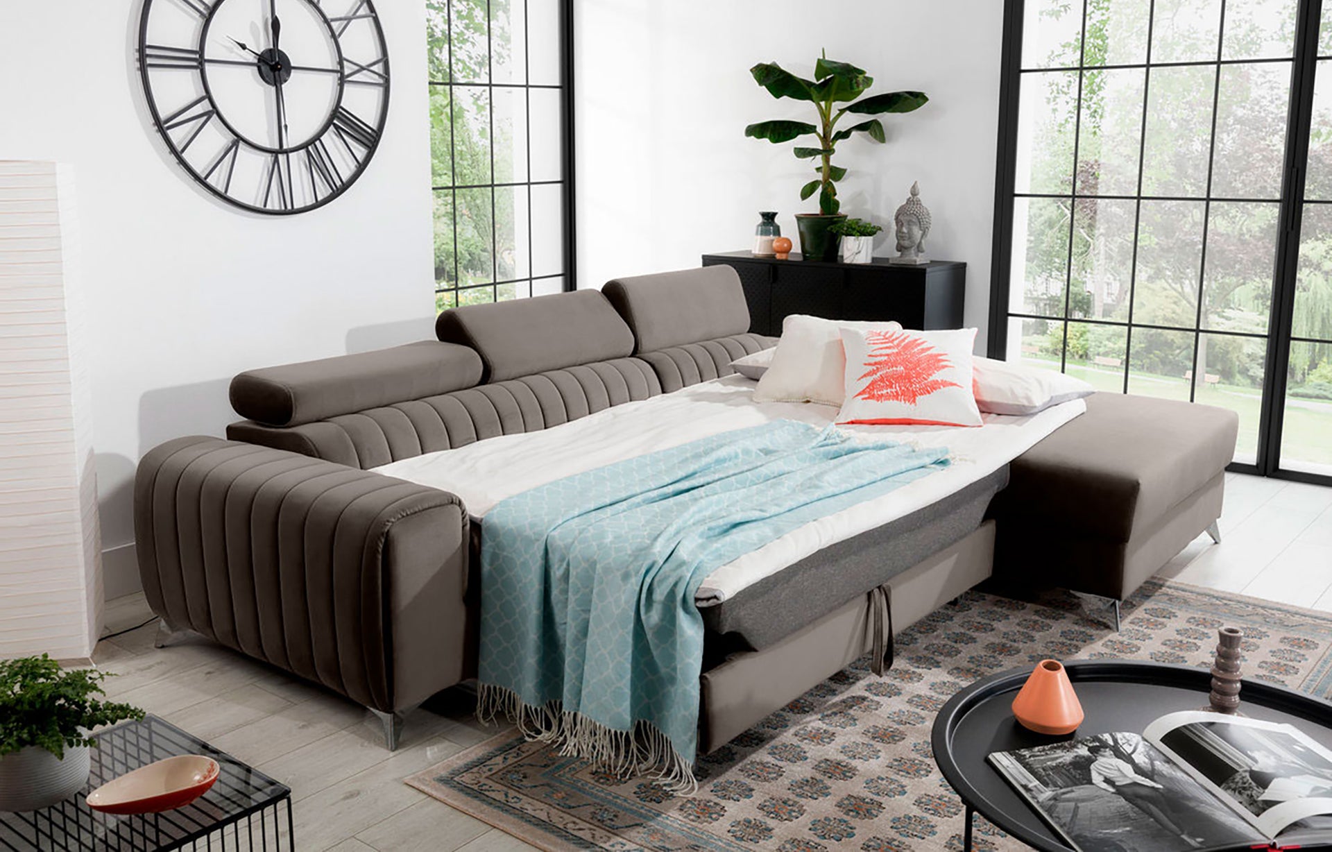 Narożnik Grayson Loco 04 jasnoszary rozłożony do funkcji spania – komfortowa powierzchnia do snu w eleganckiej aranżacji wnętrza.