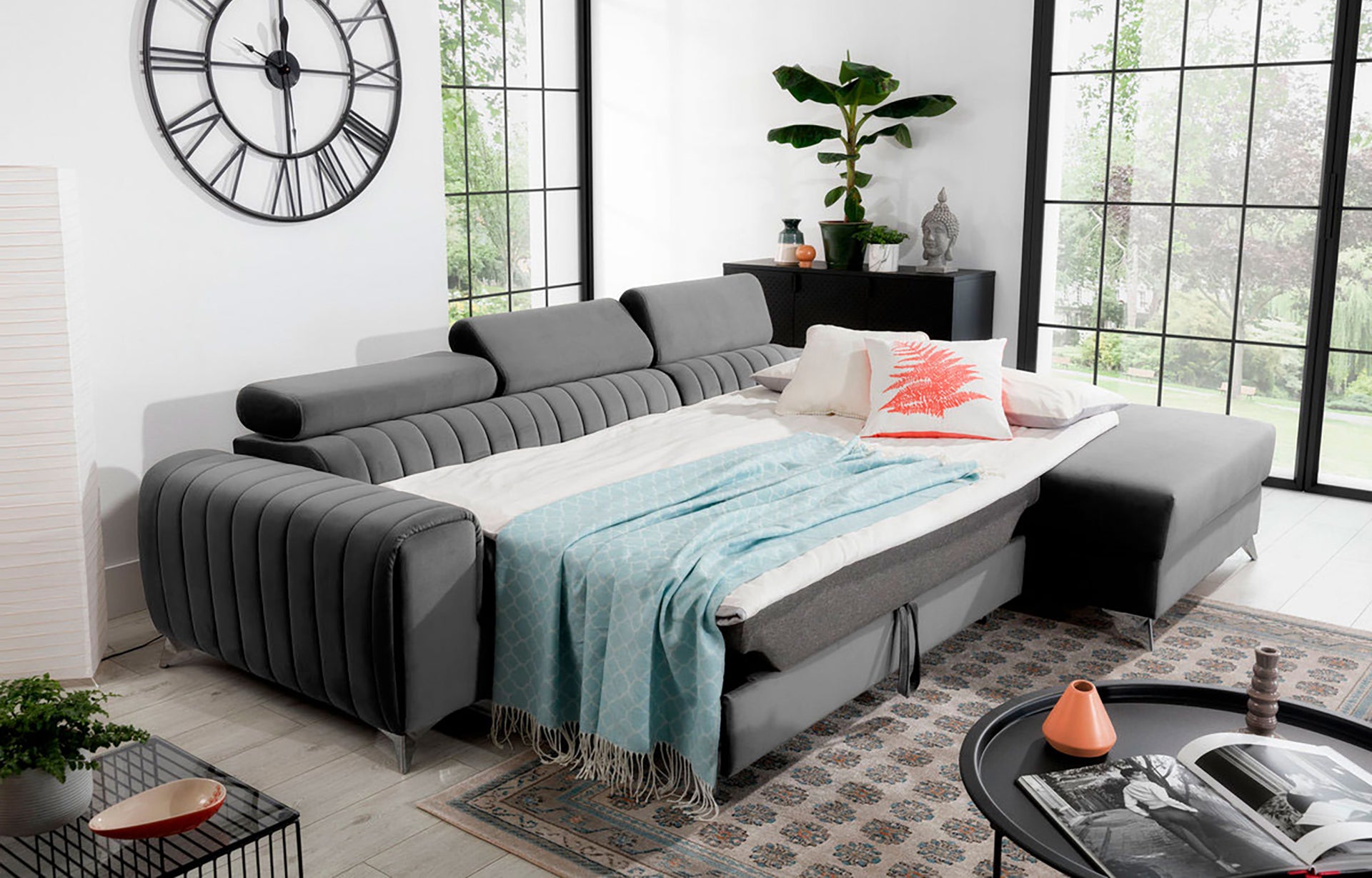 Narożnik Grayson Nube 03 jasnoszary rozłożony do funkcji spania – komfortowa powierzchnia do snu w stylowej aranżacji wnętrza.