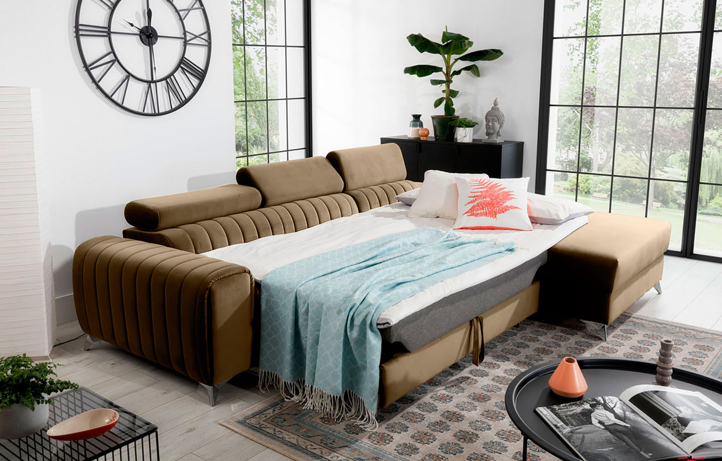 Narożnik Grayson Nube 20 beżowy rozłożony do funkcji spania – komfortowa powierzchnia do snu w eleganckiej aranżacji wnętrza.