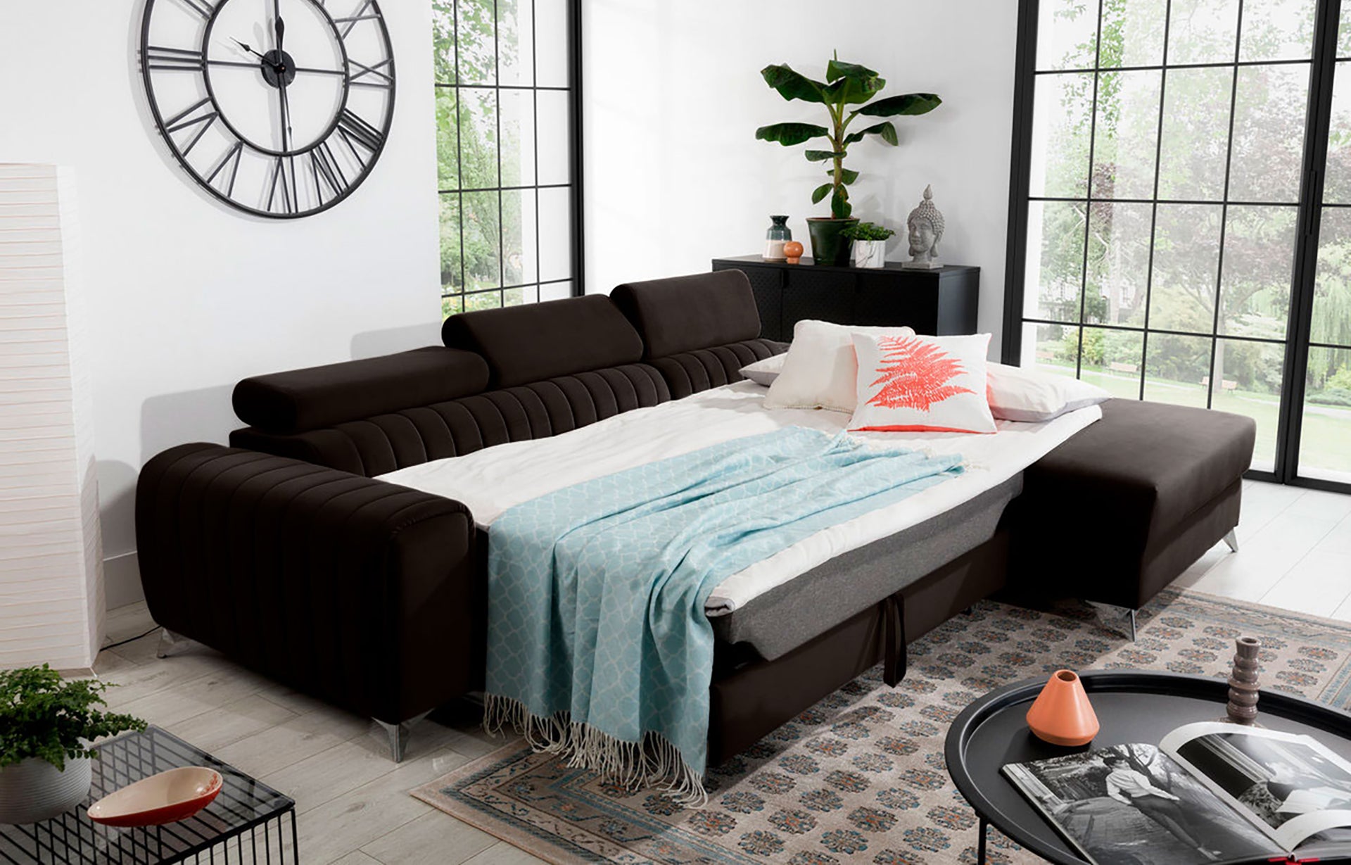 Narożnik Grayson Nube 22 brązowy rozłożony do funkcji spania – komfortowa powierzchnia do snu w eleganckiej aranżacji wnętrza.