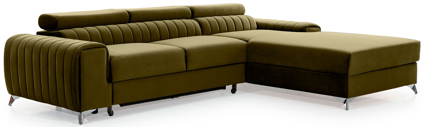 Narożnik Grayson Nube 33 jasnozielony, układ prawy – widok z boku, ozdobne pionowe przeszycia i chromowane nóżki w nowoczesnym stylu.