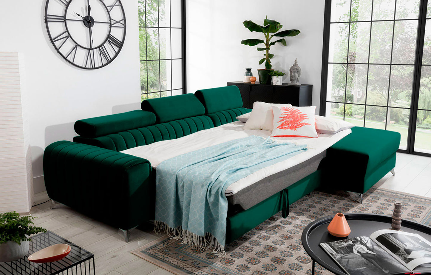 Narożnik Grayson Nube 35 zielony rozłożony do funkcji spania – komfortowa powierzchnia do snu w eleganckiej aranżacji wnętrza.