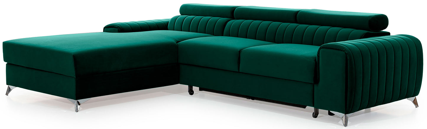 Narożnik Grayson Nube 35 zielony, układ lewy – widok z boku, ozdobne pionowe przeszycia i chromowane nóżki w nowoczesnym stylu.