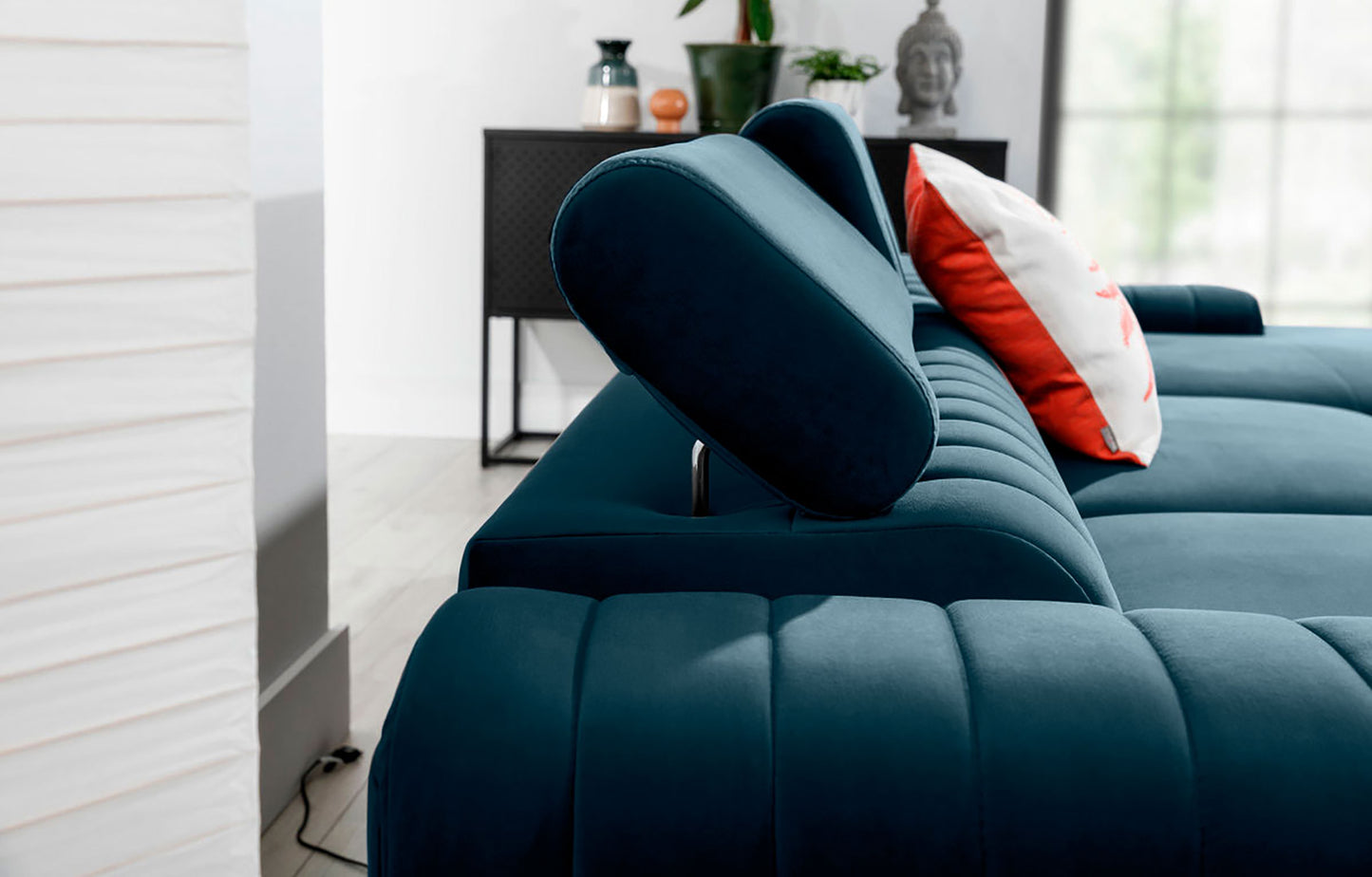 Regulowany zagłówek narożnika Grayson w kolorze Nube 40 granatowy – detal pokazujący wygodne oparcie i wysoką jakość wykonania.