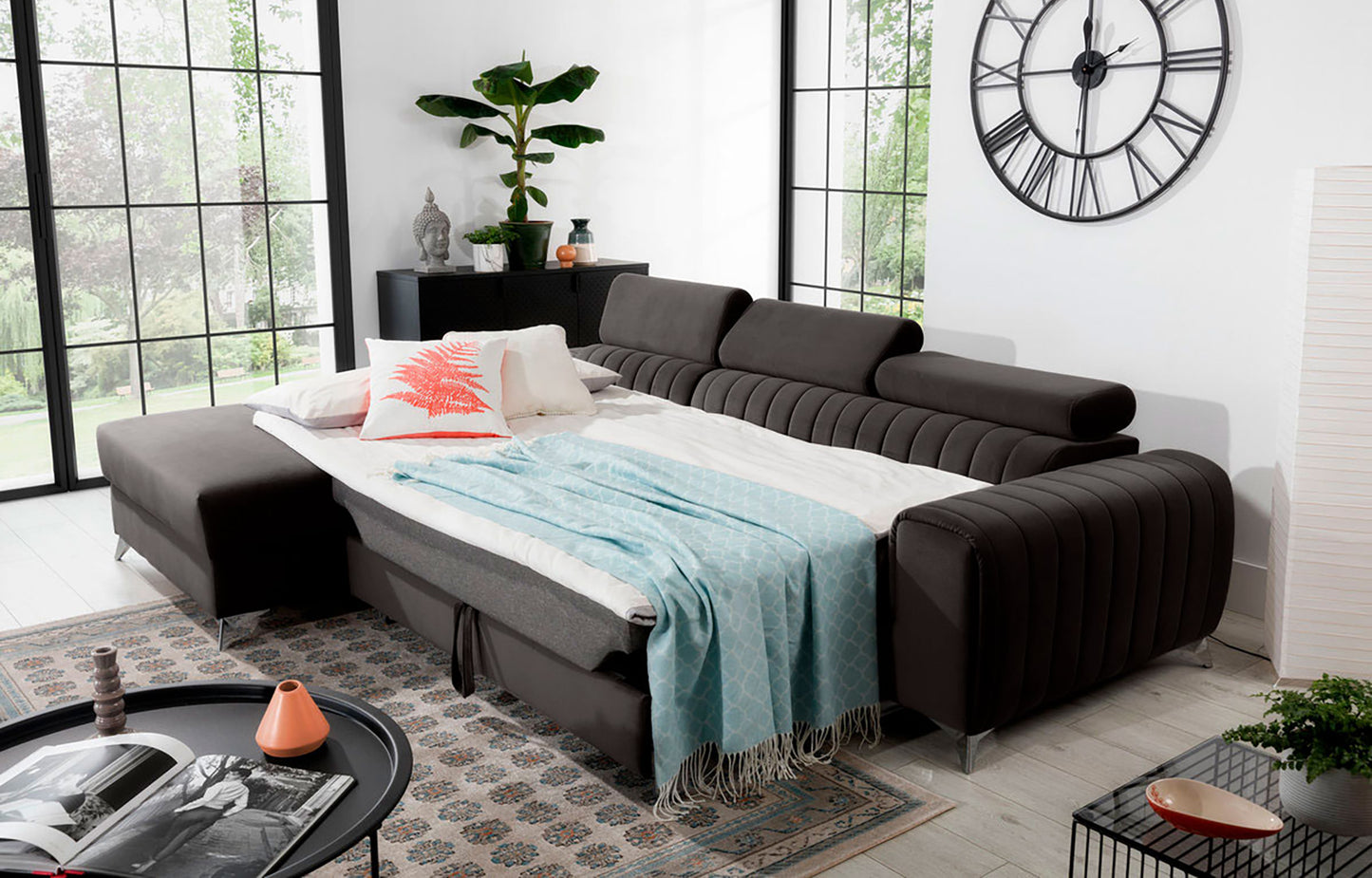 Narożnik Grayson Riviera 97 ciemnoszary rozłożony do funkcji spania – komfortowa powierzchnia do snu w eleganckiej aranżacji wnętrza.